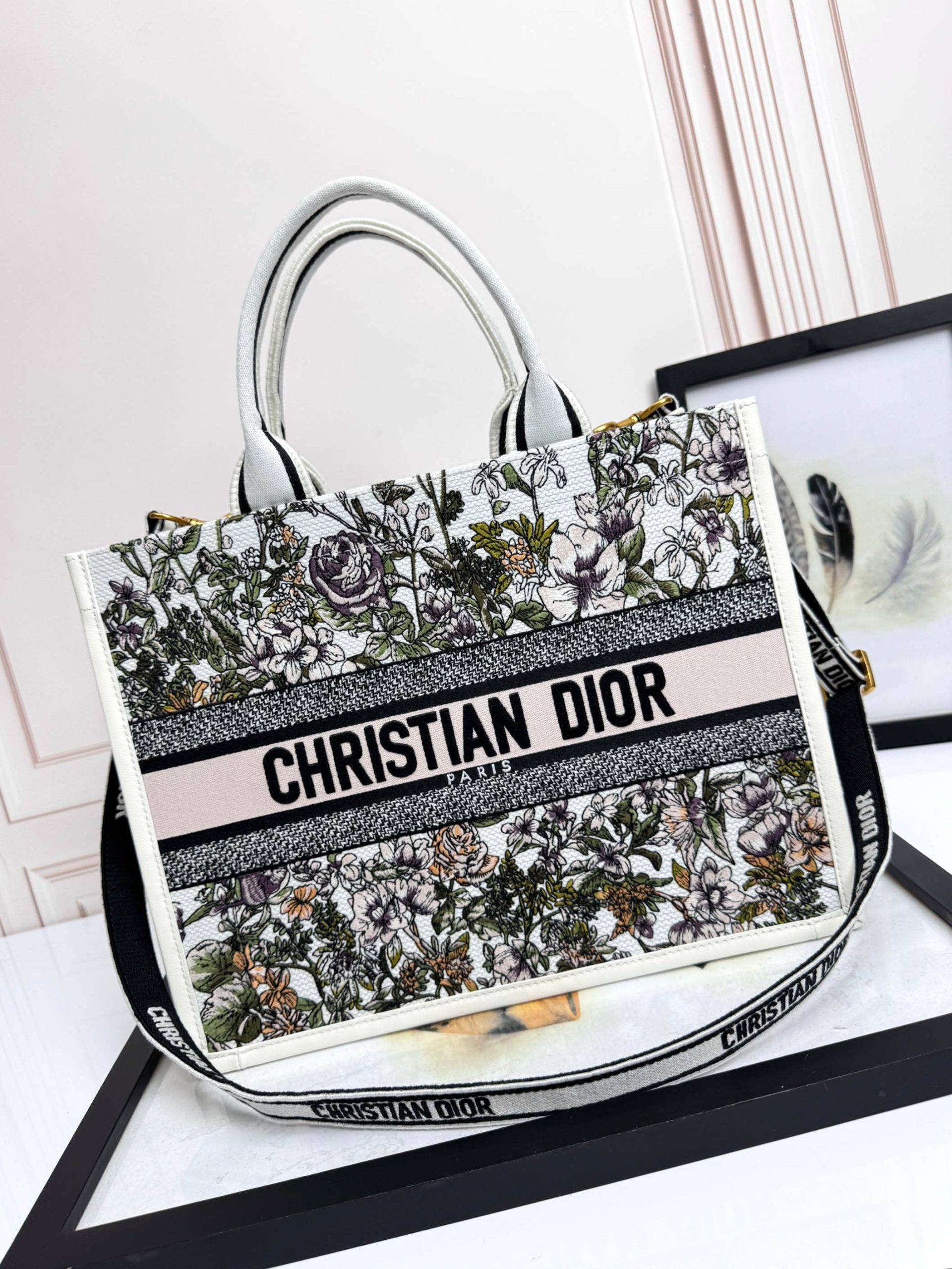 26新作 クリスチャンディオール 鞄 バッグ BOOK TOTE ハンドバッグ M 2601