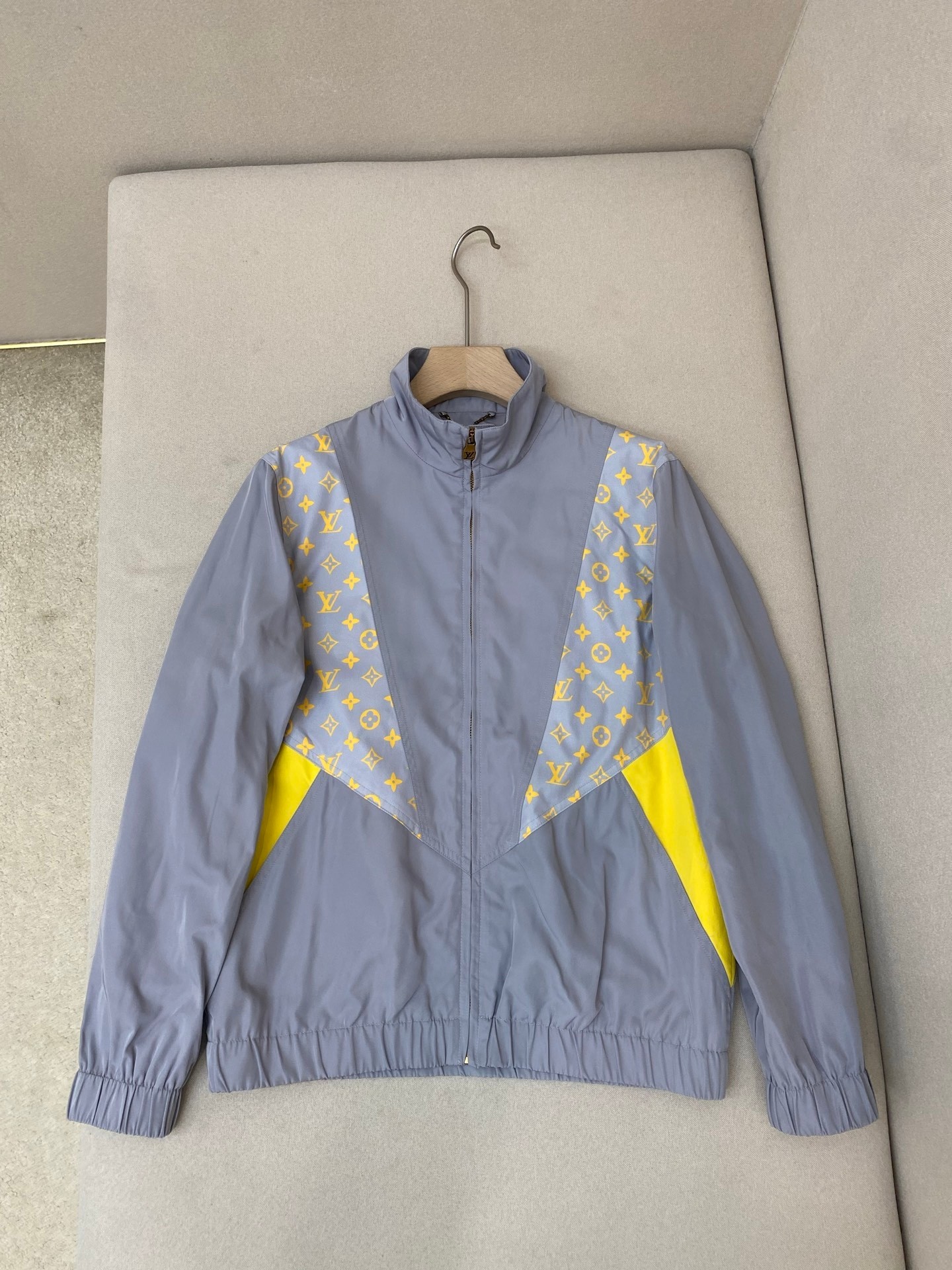 秋冬服 買取 ルイヴィトン アウター/トレンチコート