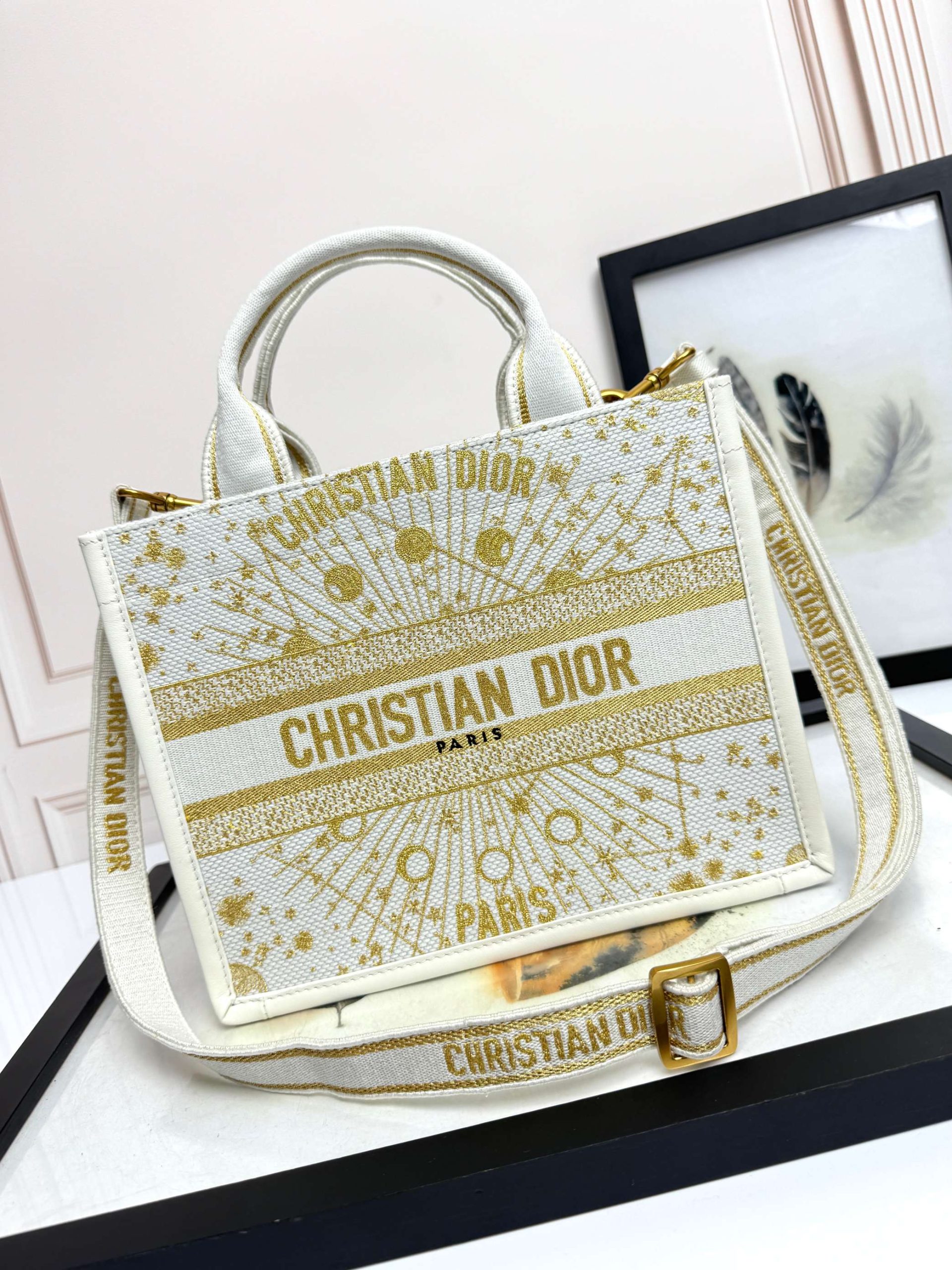 26新作 クリスチャンディオール 鞄 バッグ BOOK TOTE ハンドバッグ S 2601