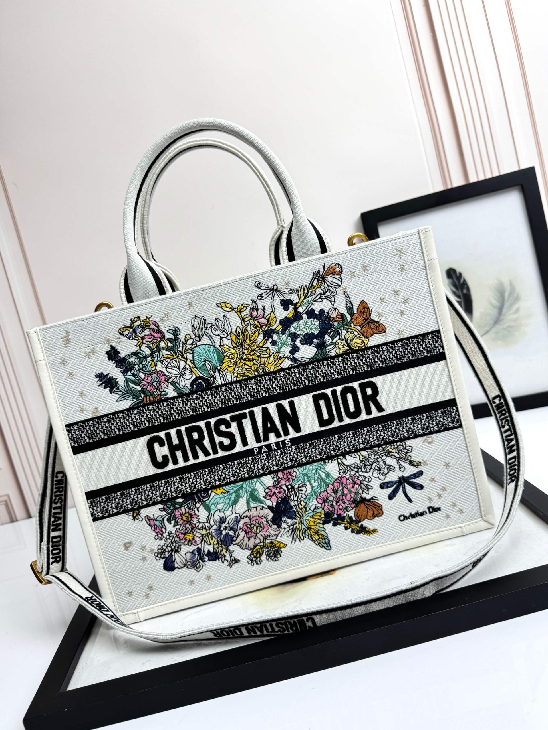 26新作 クリスチャンディオール 鞄 バッグ BOOK TOTEハンドバッグ M 2601