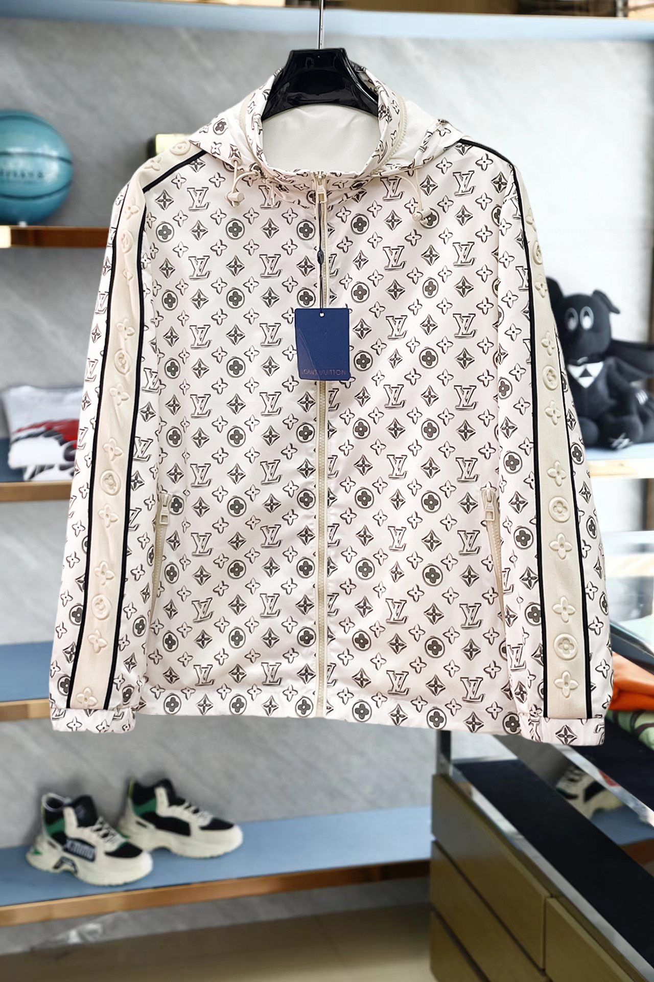 秋冬服 買取 ルイヴィトン アウター/トレンチコート