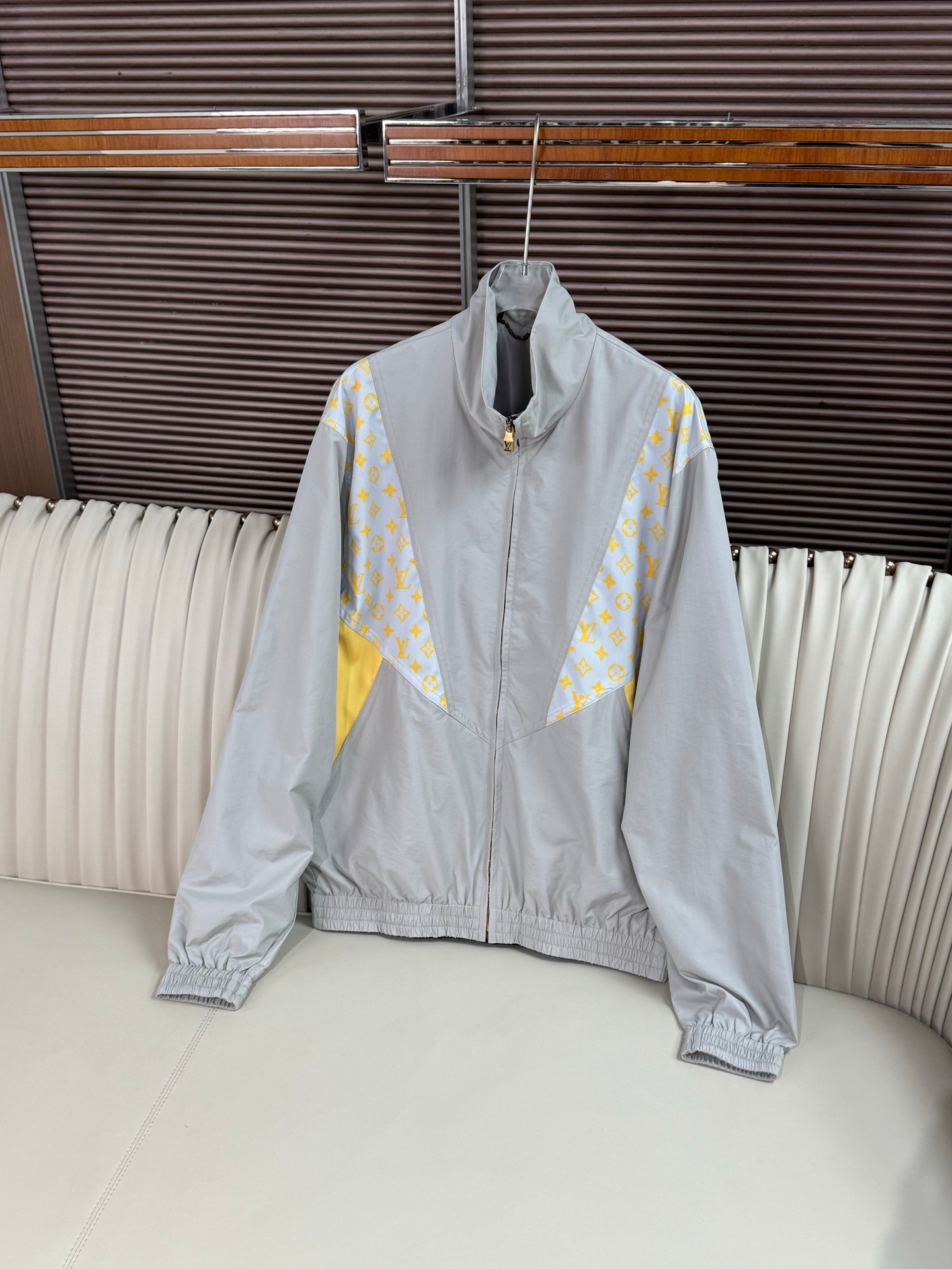 秋冬服 買取 ルイヴィトン アウター/トレンチコート