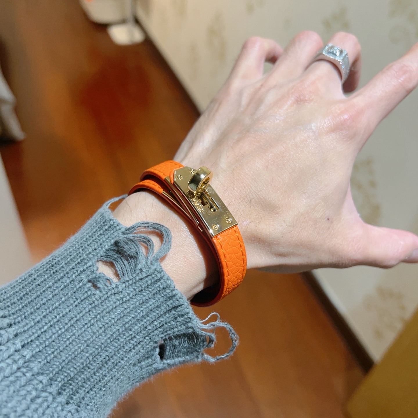 アクセサリー コピー エルメス 人気商品 ブレスレット カフブレス