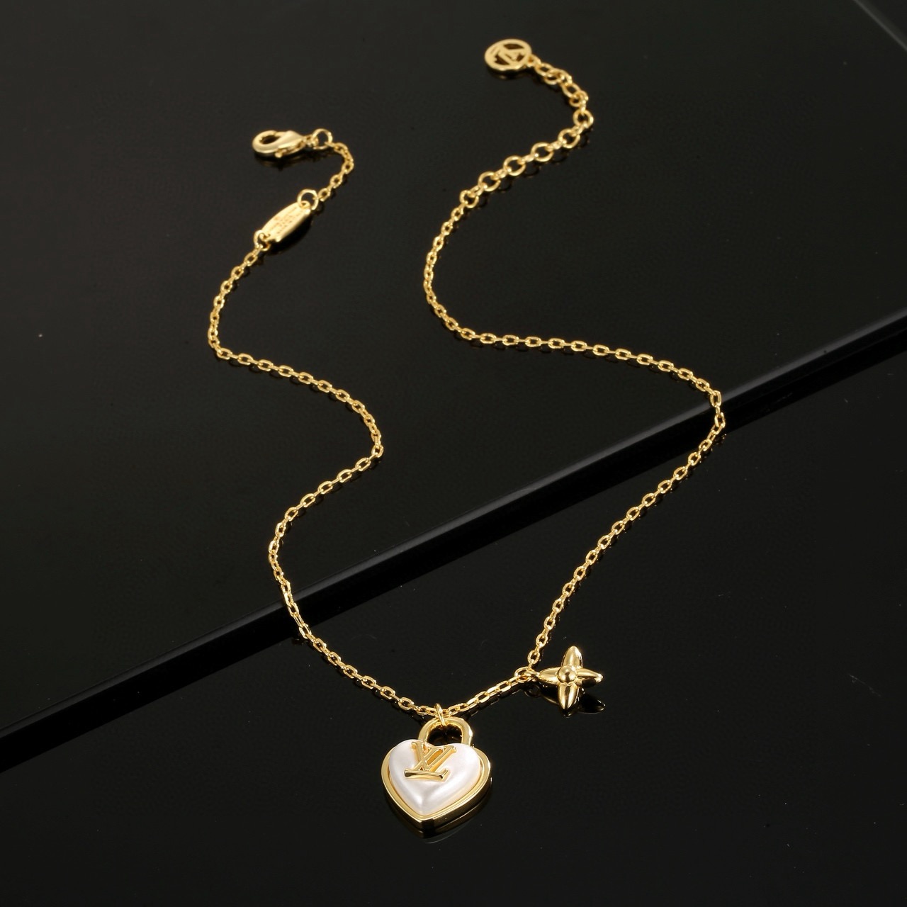アクセサリー コピー ルイヴィトン 人気商品 ネックレス ペンダント