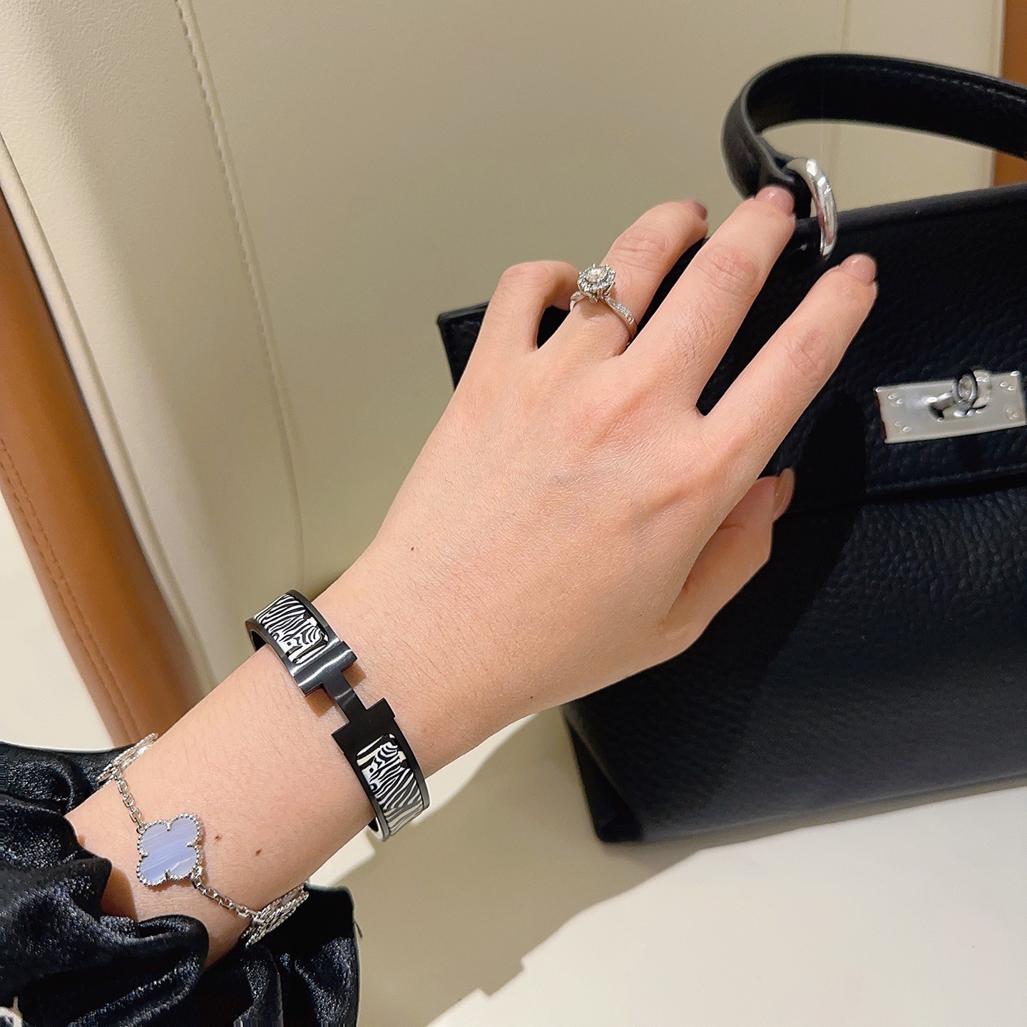 アクセサリー コピー エルメス 人気商品 ブレスレット カフブレス