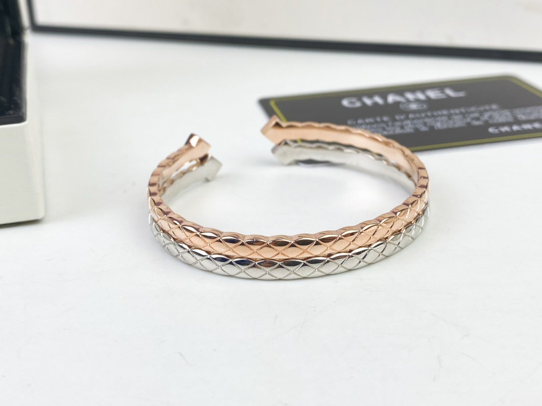 アクセサリー コピー シャネル 人気商品 ブレスレット カフブレス