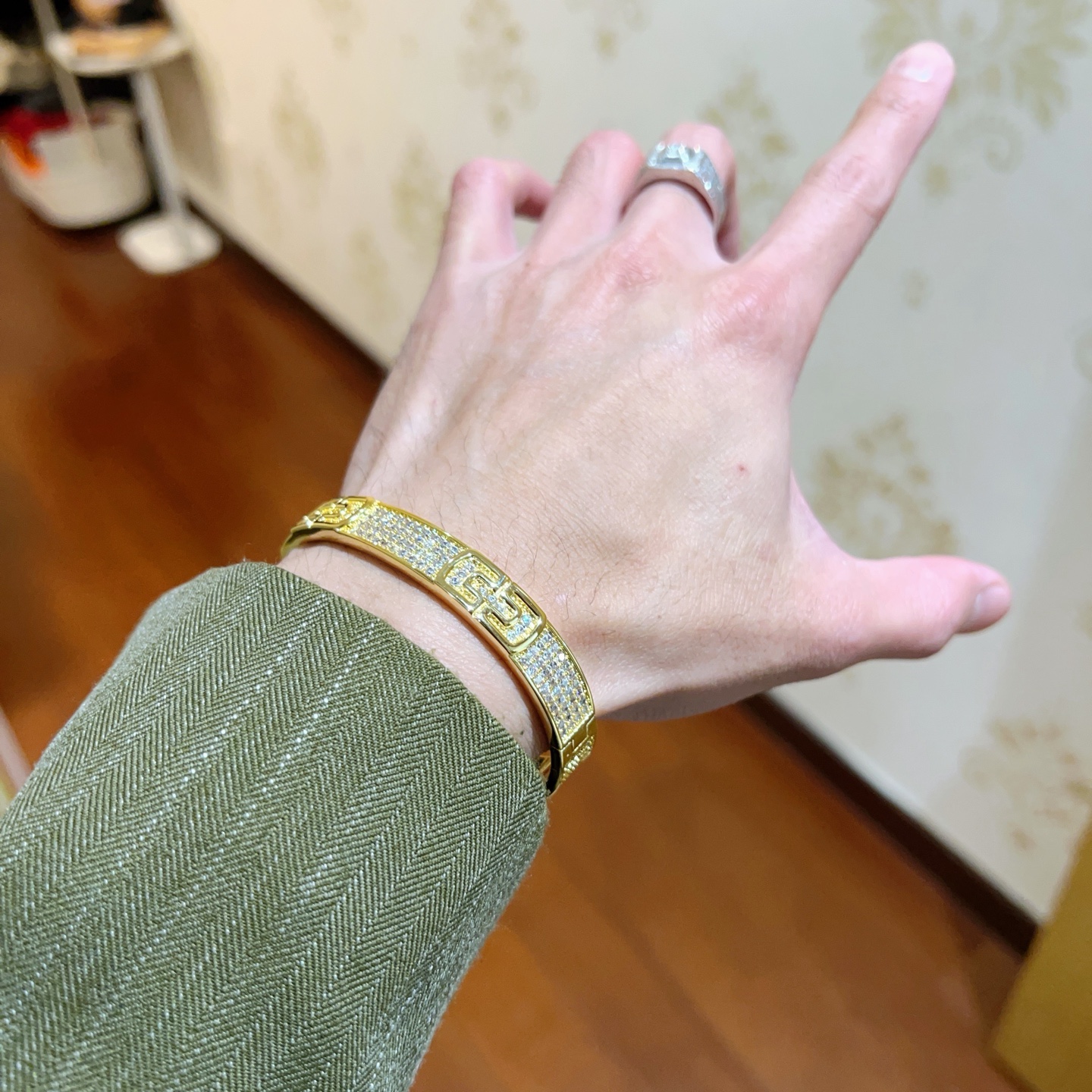 アクセサリー コピー BVブルガリ人気商品 ブレスレット カフブレス
