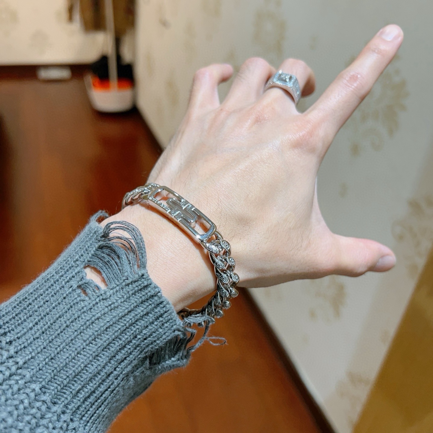 アクセサリー コピー BVブルガリ人気商品 ブレスレット カフブレス