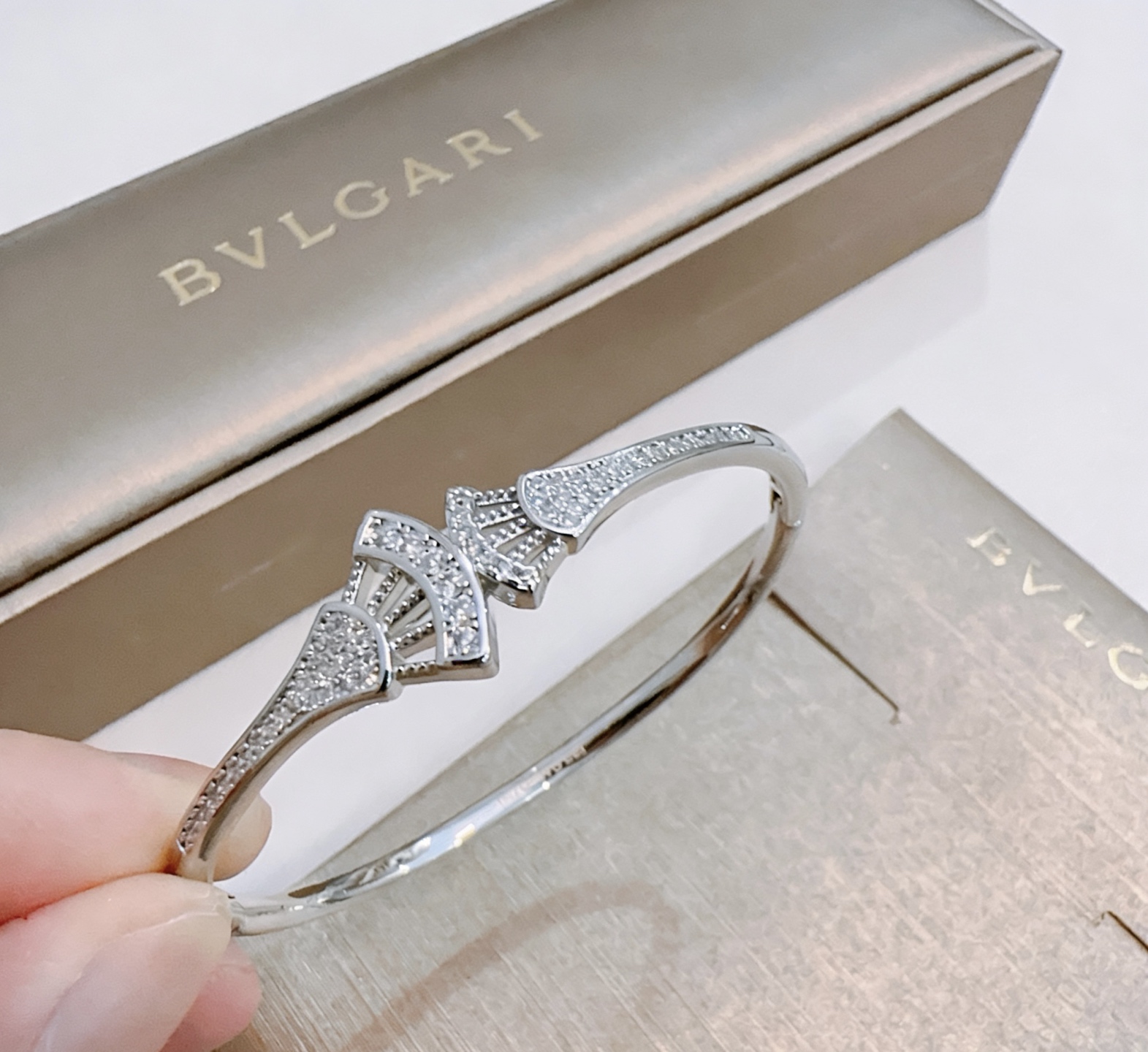 アクセサリー コピー BVブルガリ人気商品 ブレスレット カフブレス