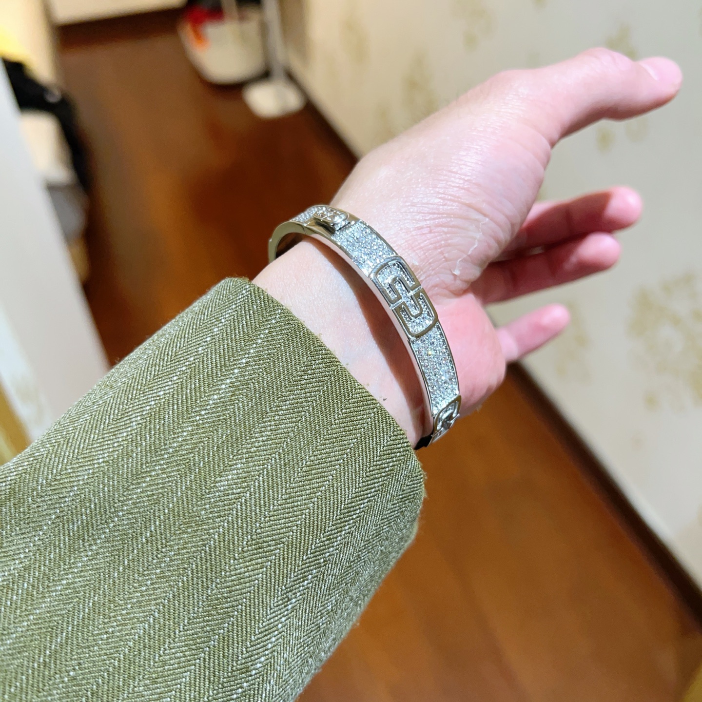 アクセサリー コピー BVブルガリ人気商品 ブレスレット カフブレス