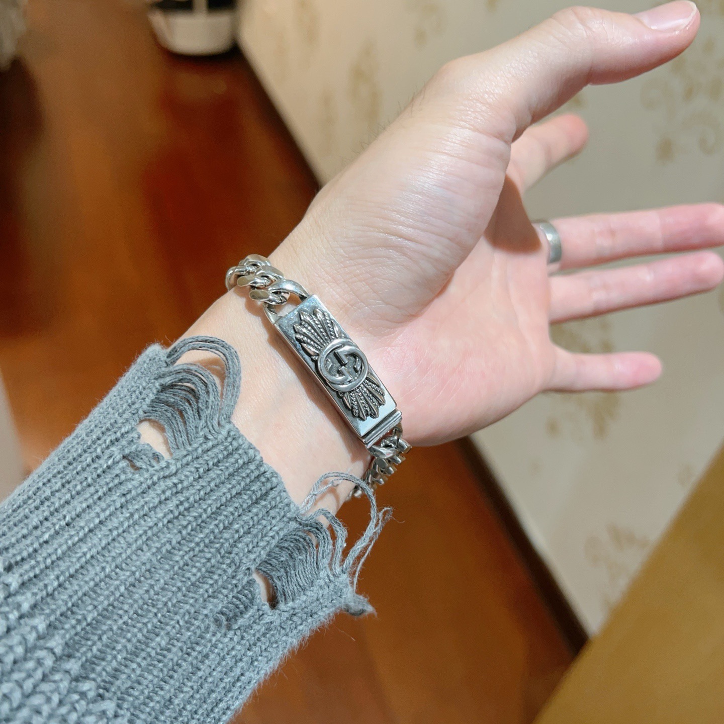 アクセサリー コピー グッチ 人気商品 ブレスレット カフブレス