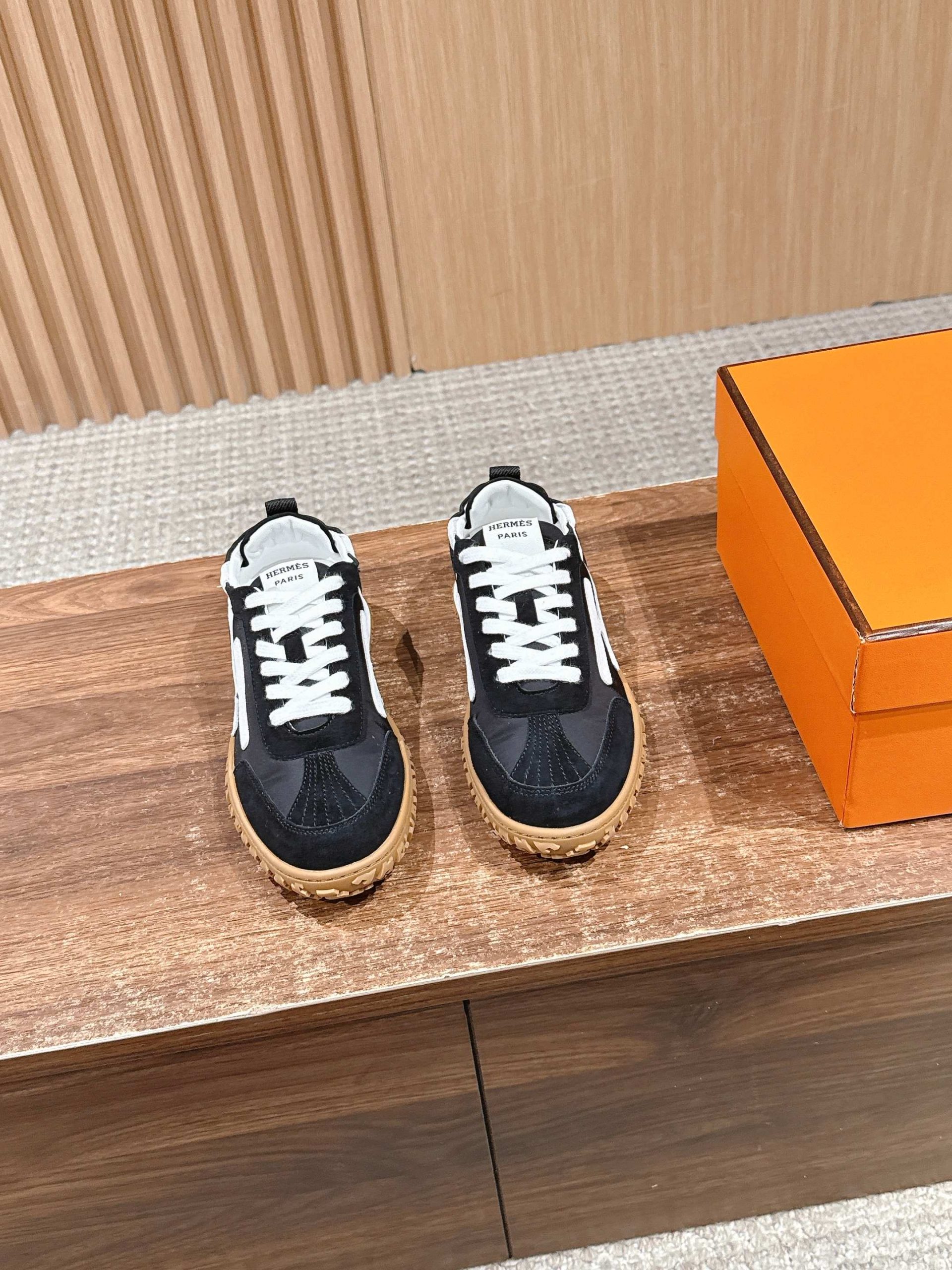 人気新品 靴 エルメス スニーカー/レースアップ ユニセックス