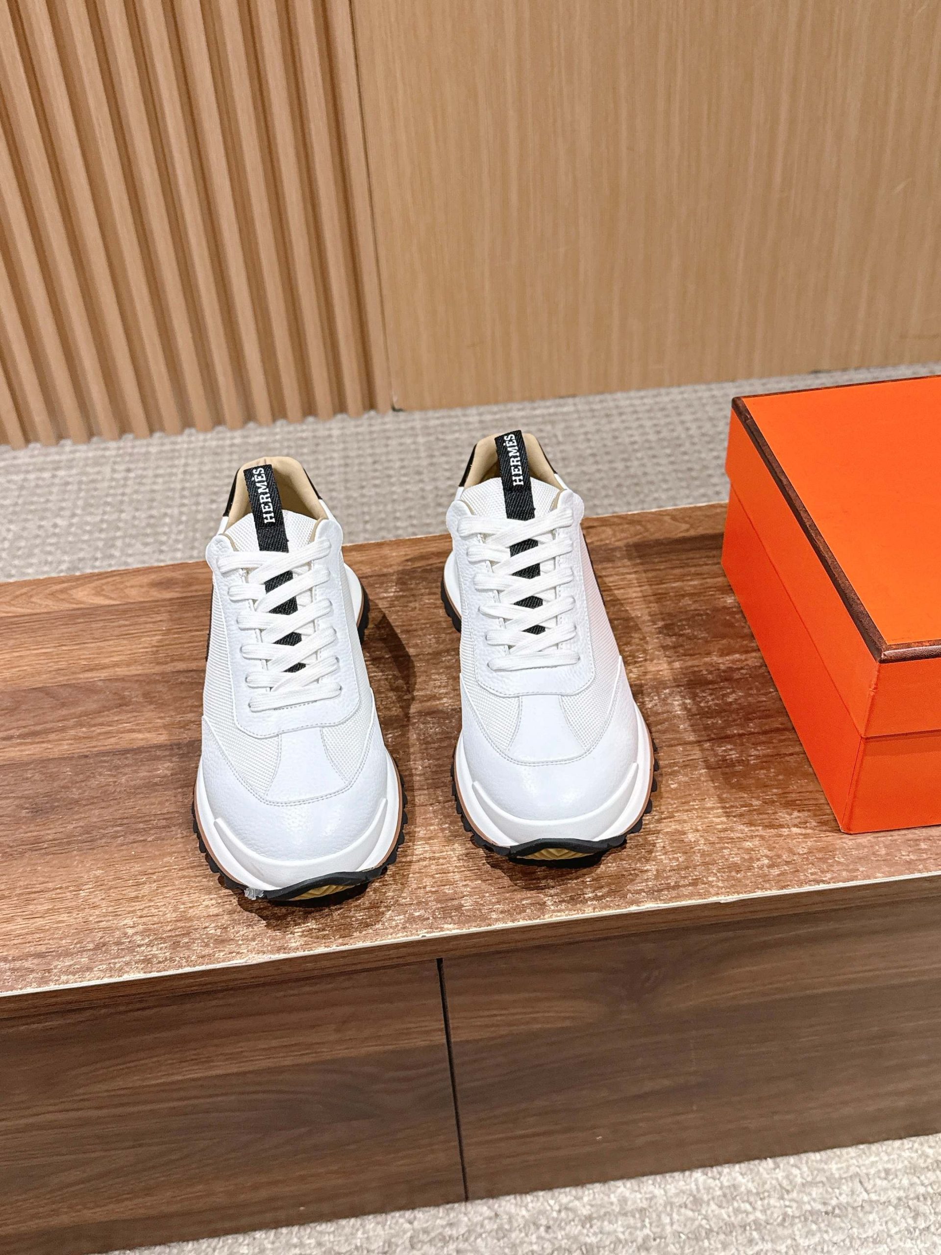人気新品 靴 エルメス スニーカー/レースアップ ユニセックス