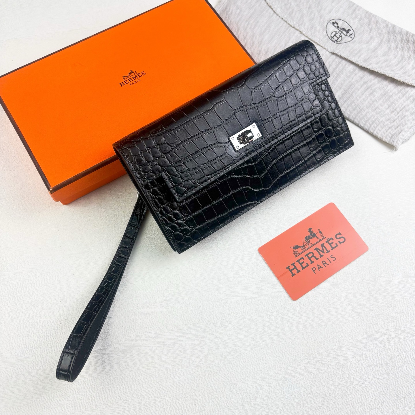 魅せるエレガンス エルメス 新品ラウンドファスナー式財布