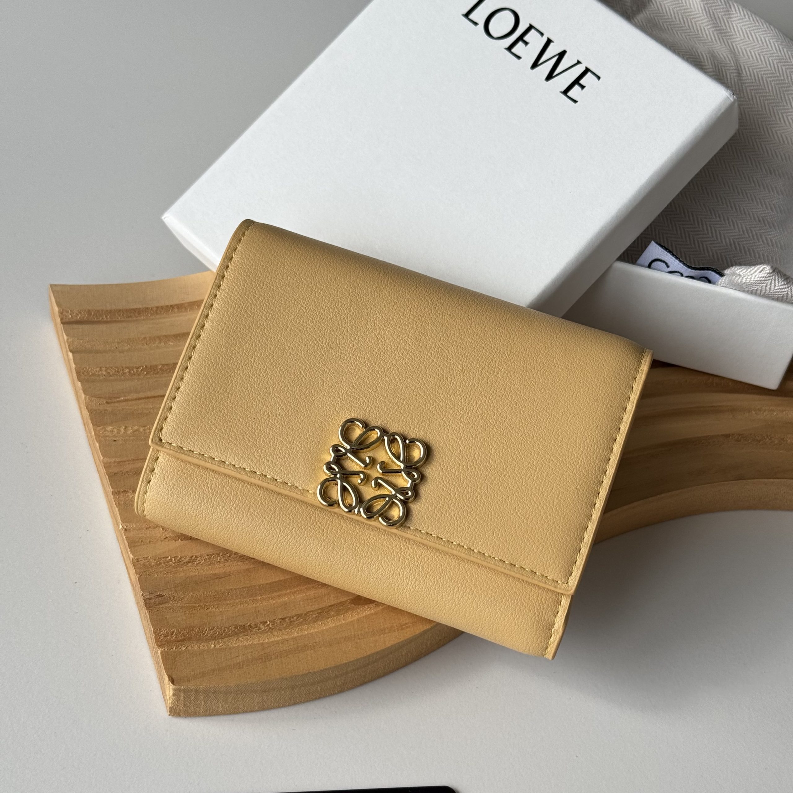 人気ランキングNO1 ロエベ 財布/三つ折り短財布