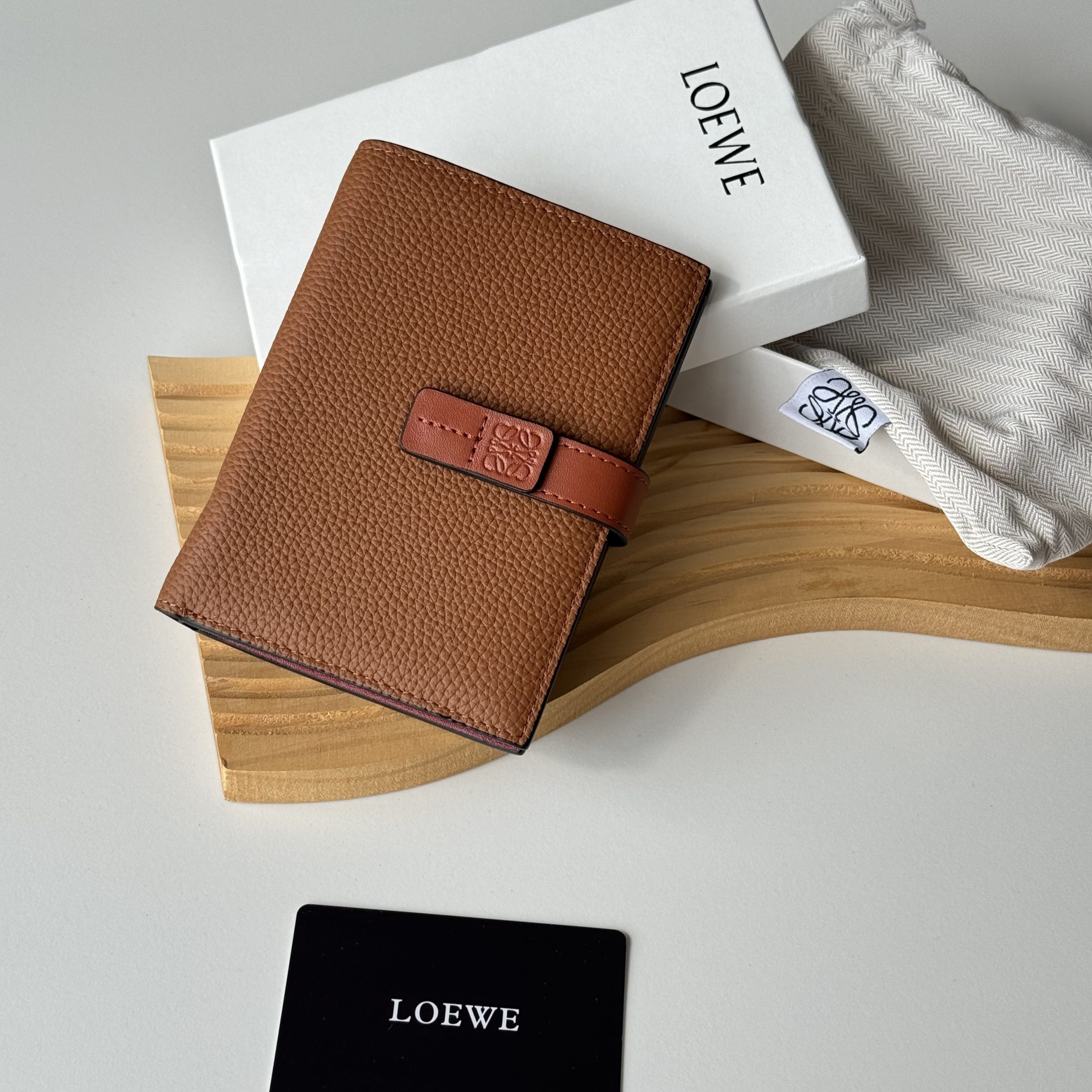 新作続々入荷中!ロエベ 財布/名刺入れ/ 小銭入れ 25612