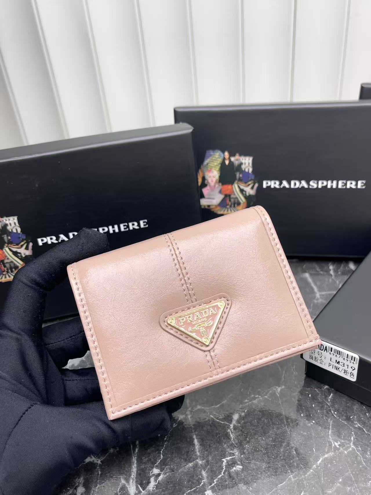 新着アイテムプラダ 財布/二つ折り短財布