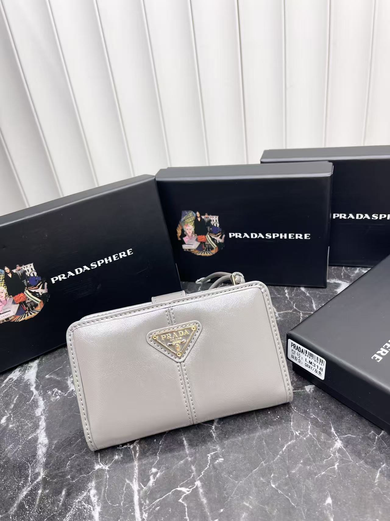 新着アイテムプラダ 財布/二つ折り短財布 25612