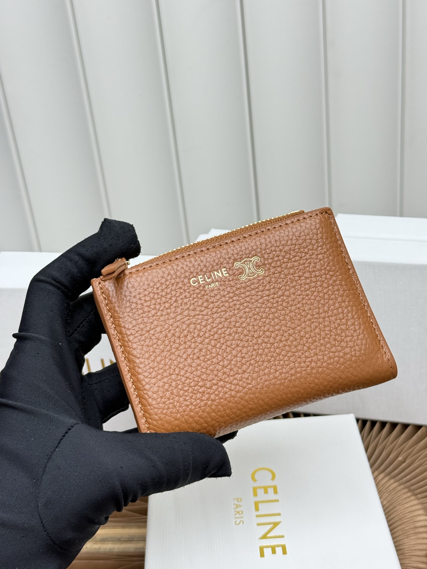 新着アイテム 送料無料 セリーヌ 財布/二つ折り短財布 25612