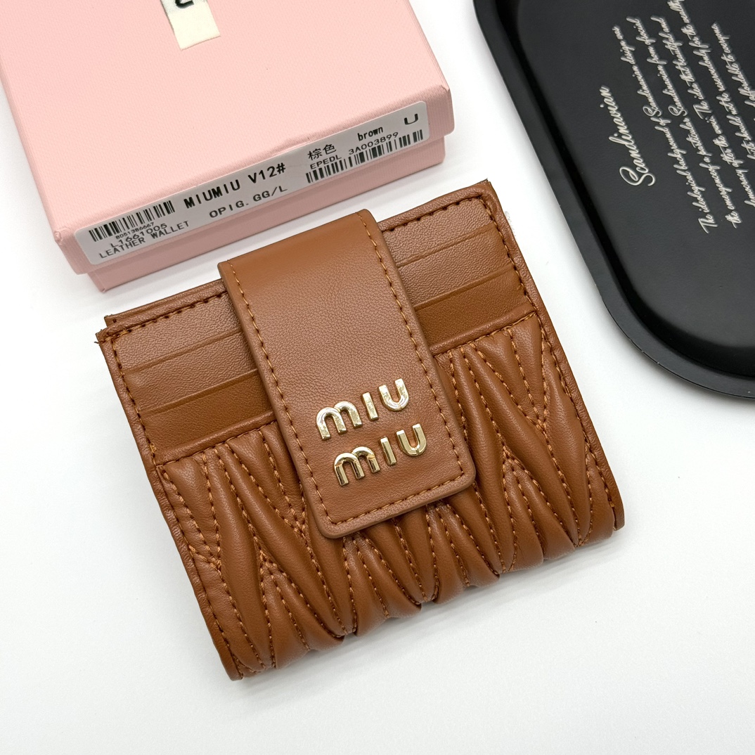 通販 人気 ミュウミュウ 財布/二つ折り短財布