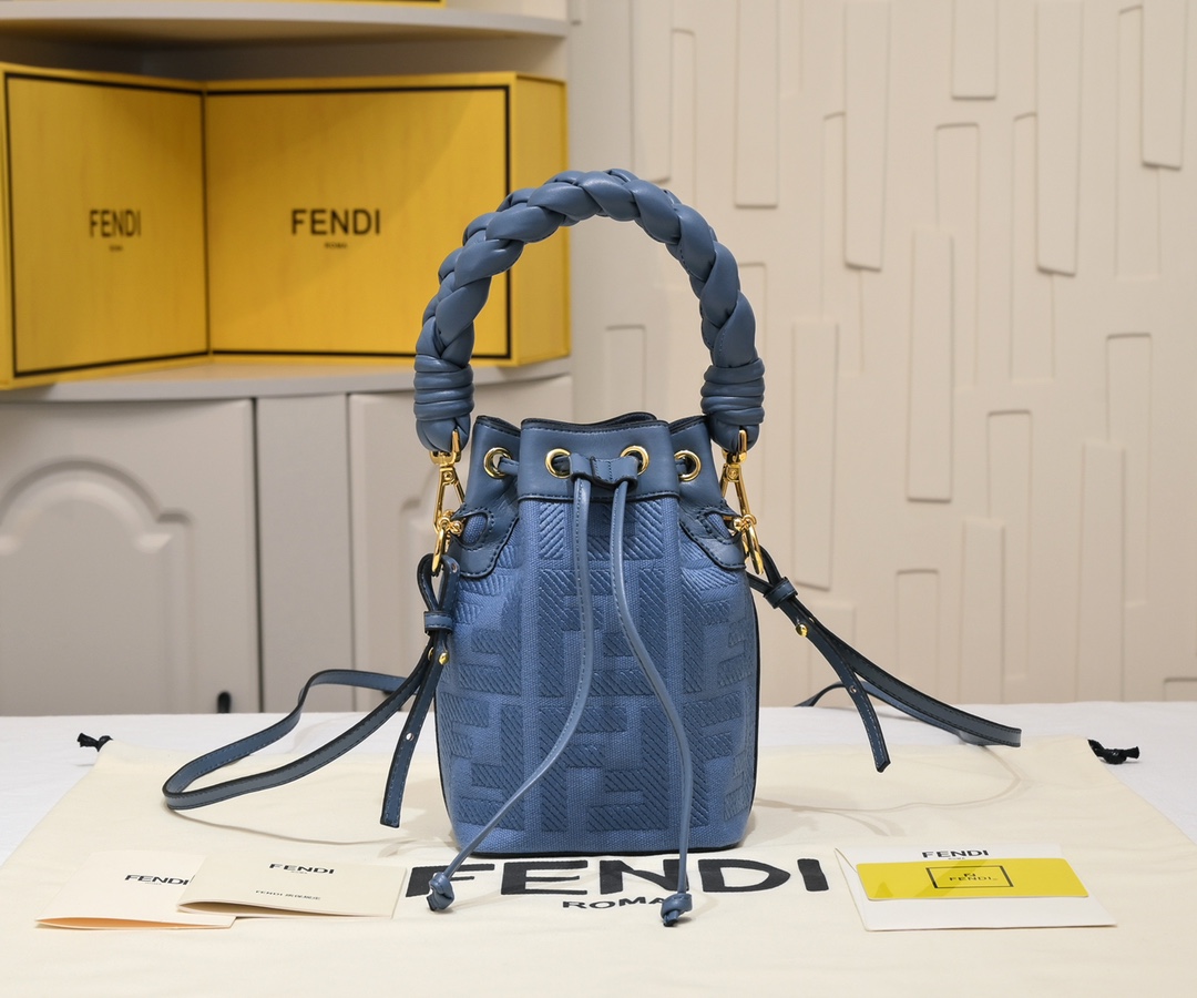 フェンディミニショルダーバッグ バケットバッグ