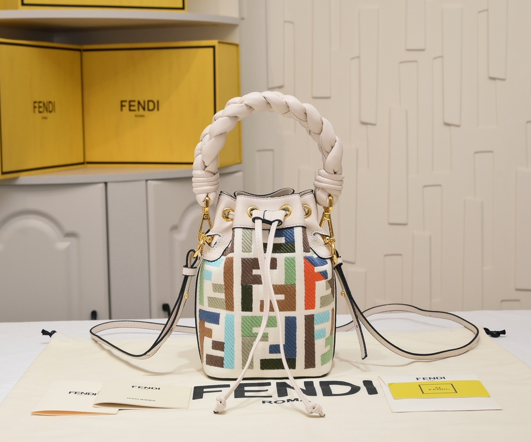 フェンディミニショルダーバッグ バケットバッグ 2512