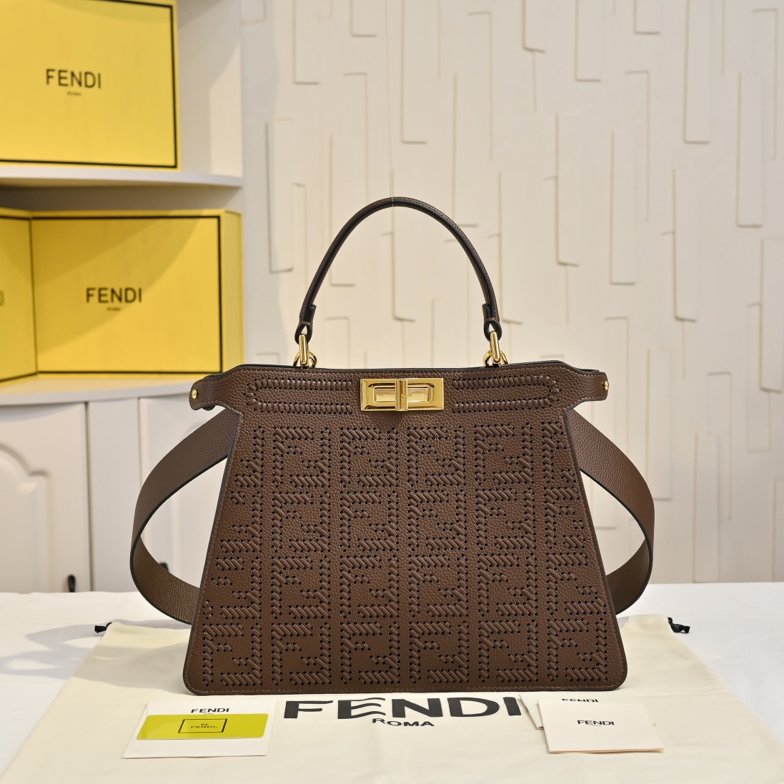 超美品 フェンディ スモール ショルダーバッグ