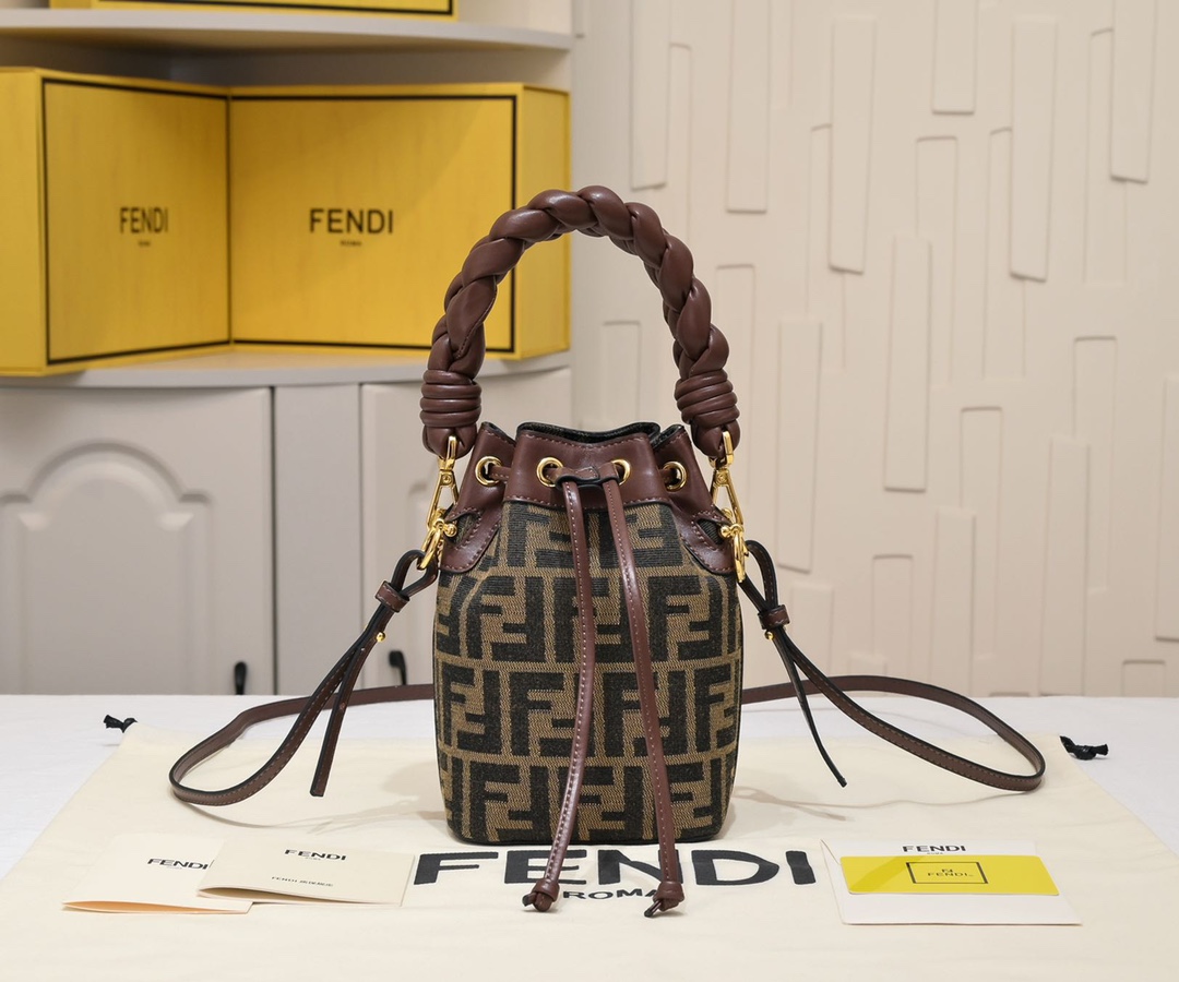 フェンディミニショルダーバッグ バケットバッグ 2512