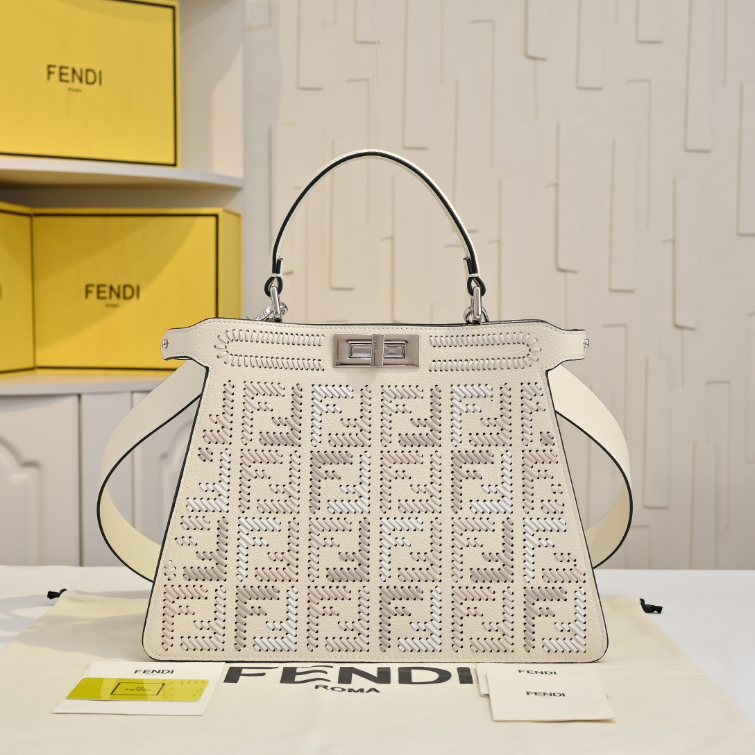 超美品 フェンディ スモール ショルダーバッグ 2512