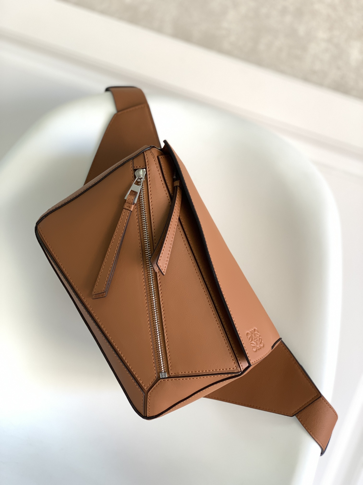 新作通販 超美品 ロエベ 鞄 スモール ウエストバッグ 2512