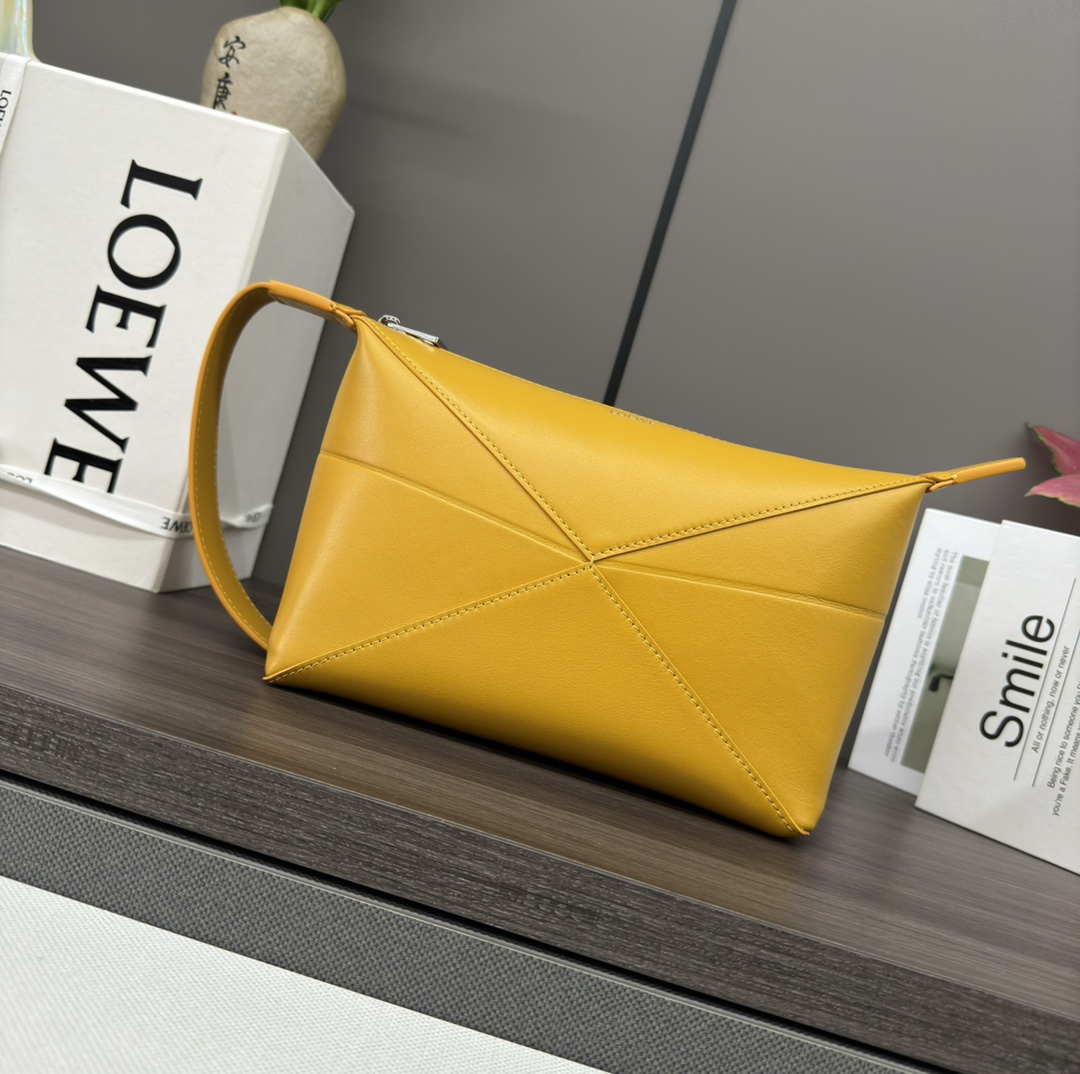 新作通販 超美品 ロエベ 鞄 ショルダーバッグ プレゼント 2512