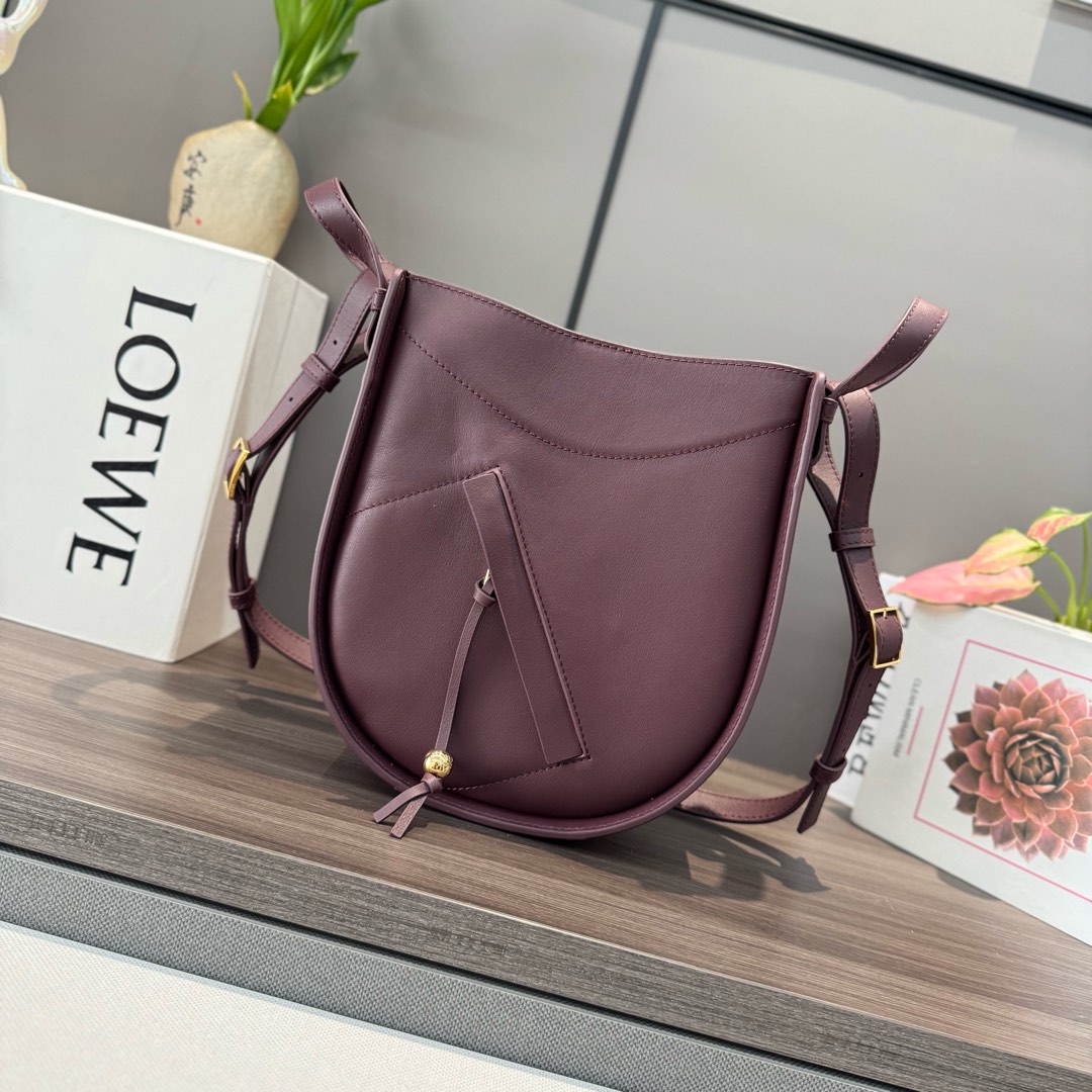 新作通販 超美品 ロエベ スモール 斜め挂けバッグ