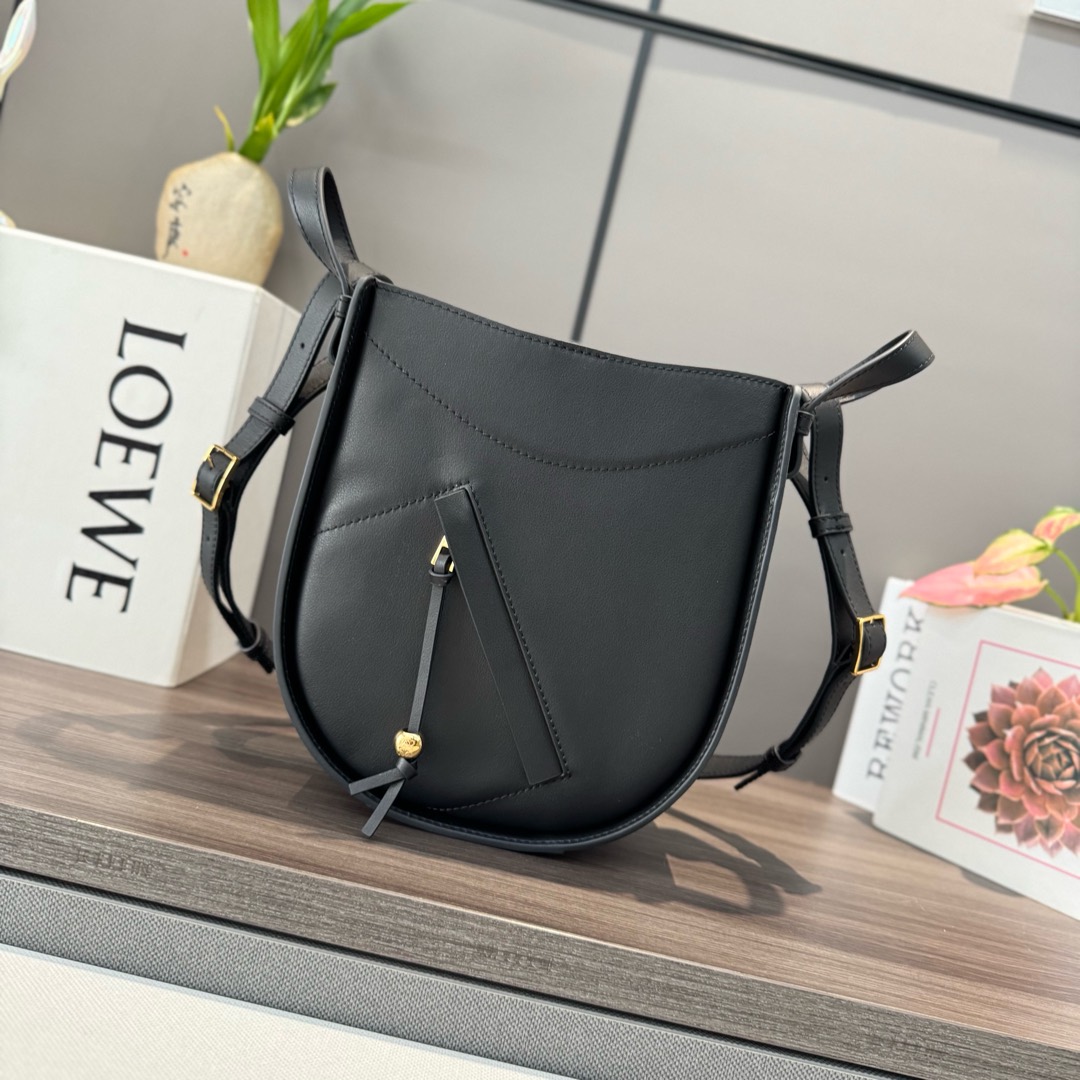 新作通販 超美品 ロエベ 鞄 斜め挂けバッグ2512