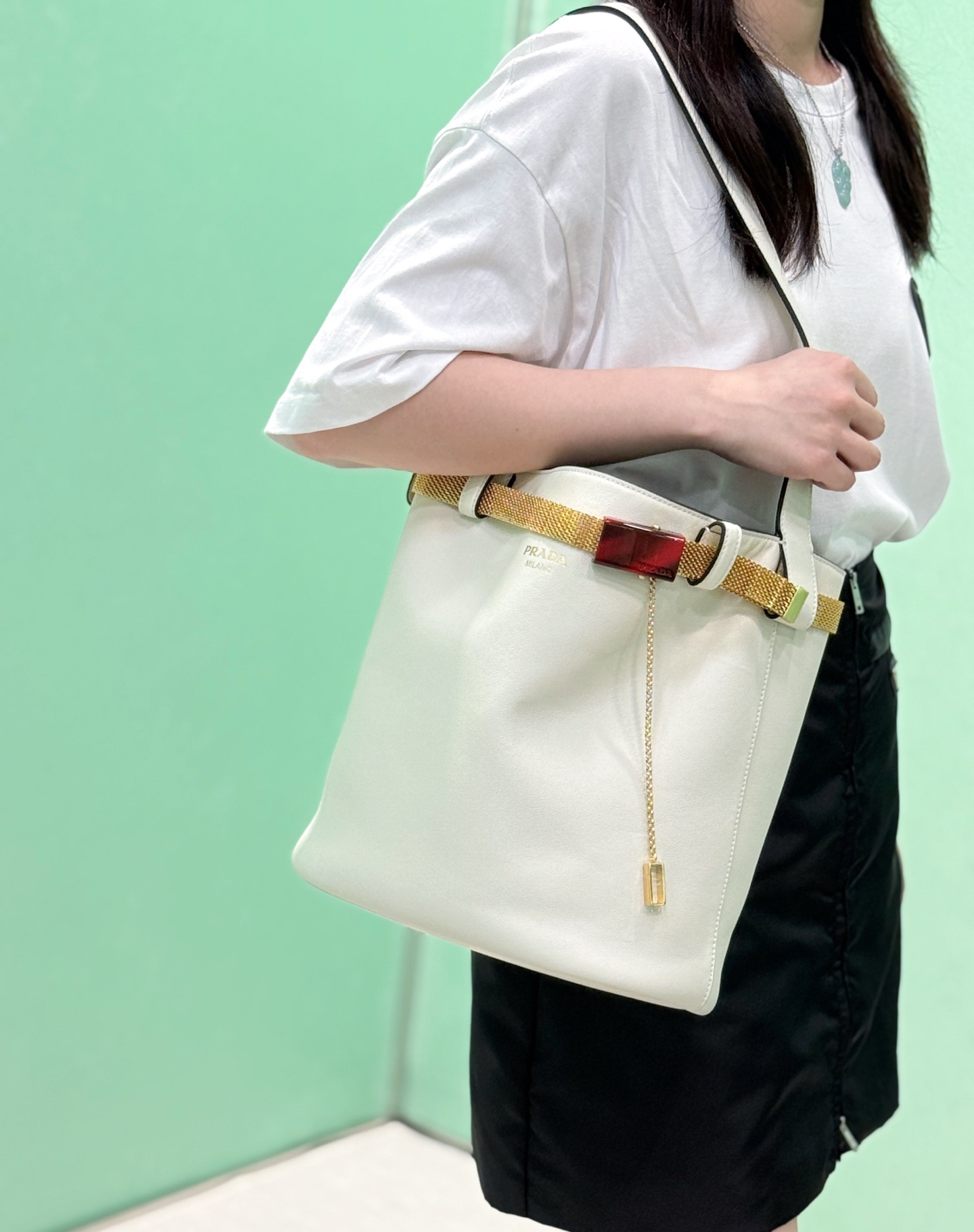 新作通販 超美品 プラダ 鞄 バックル ベルト付 レザー 2512
