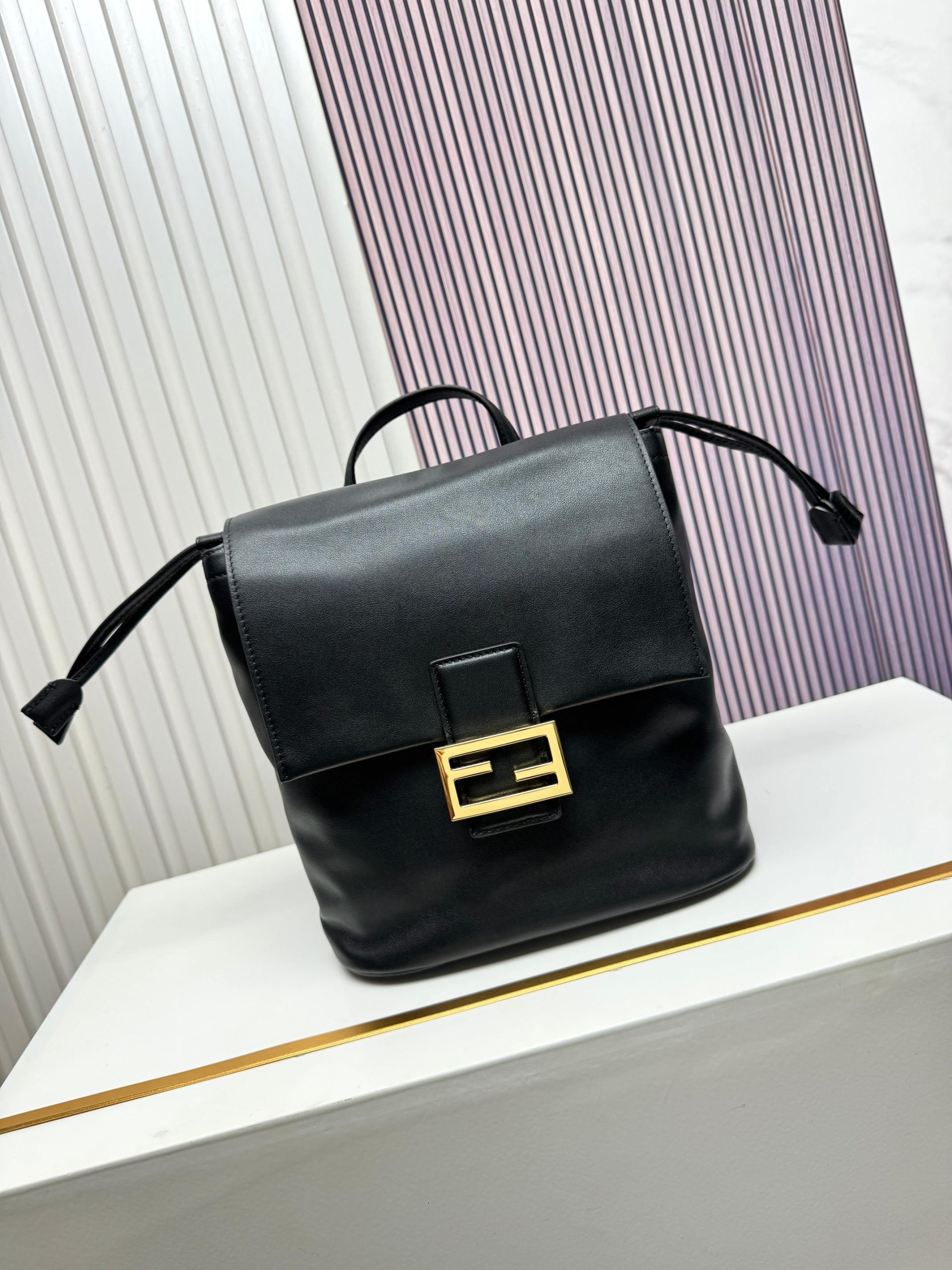 新作通販 超美品 フェンディ 鞄 後背包 リュック 2512