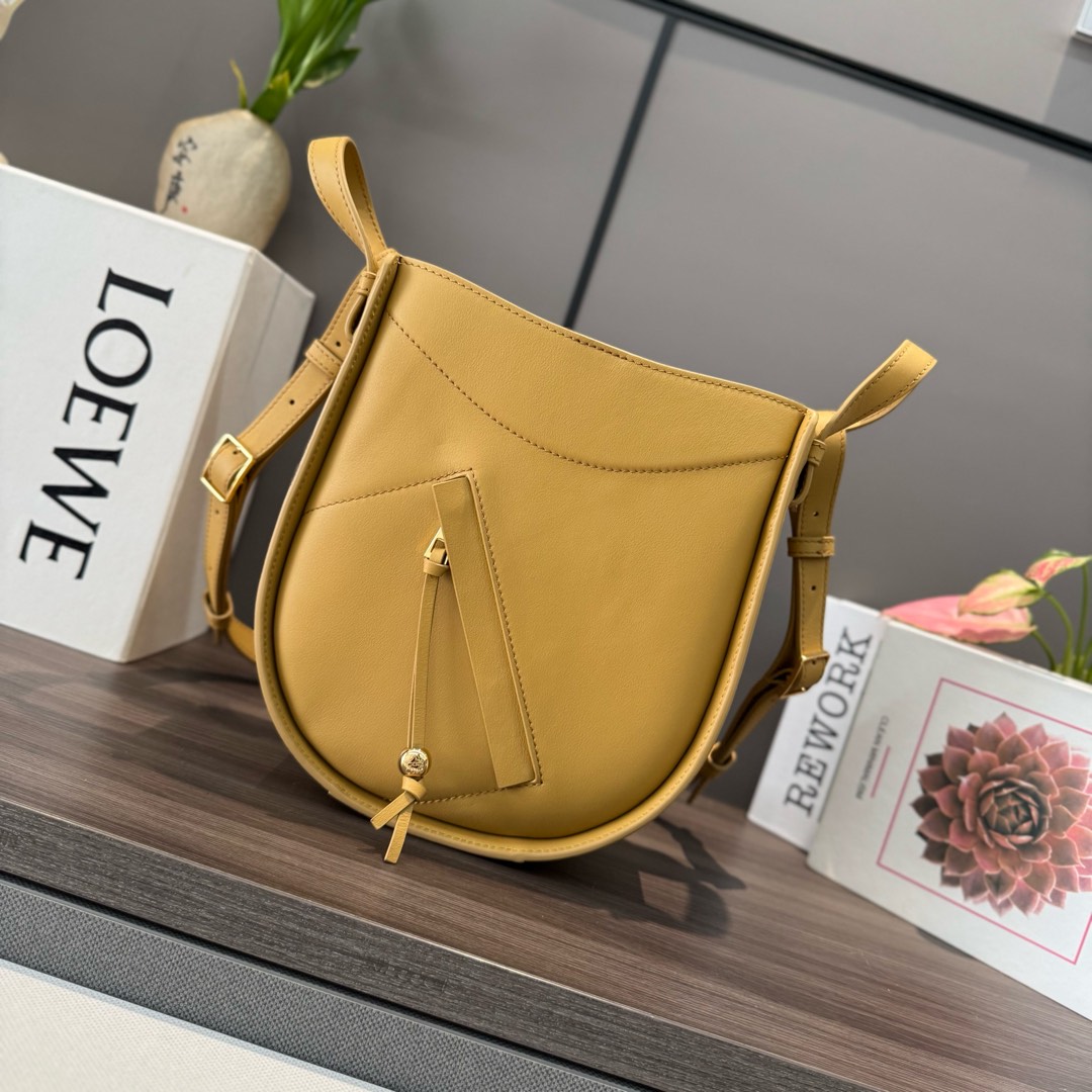 新作通販 超美品 ロエベ スモール ハンドバッグ 2512