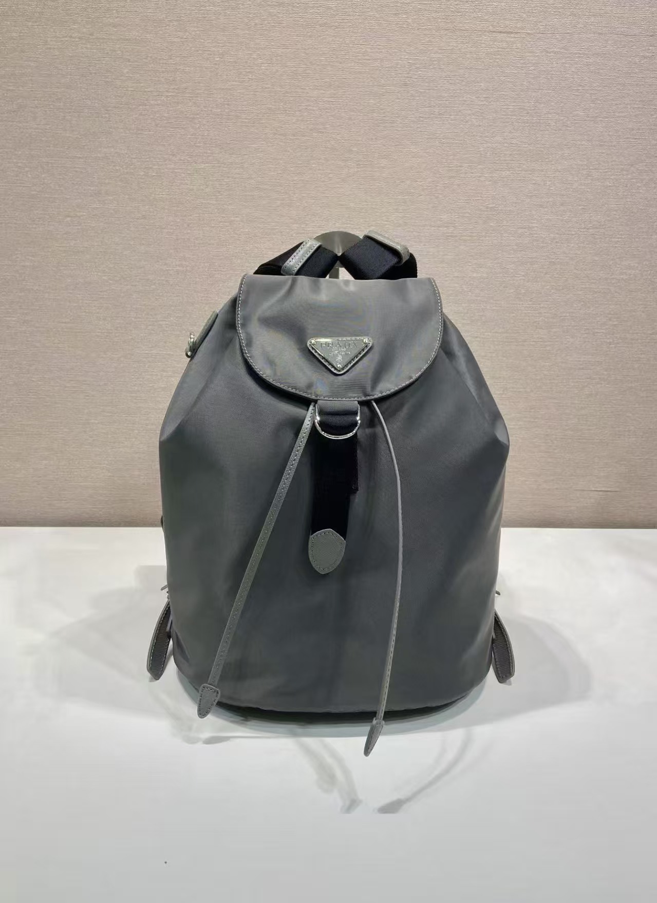 新作通販 超美品 プラダ 鞄 Re-Nylon 後背包 リュック 2512