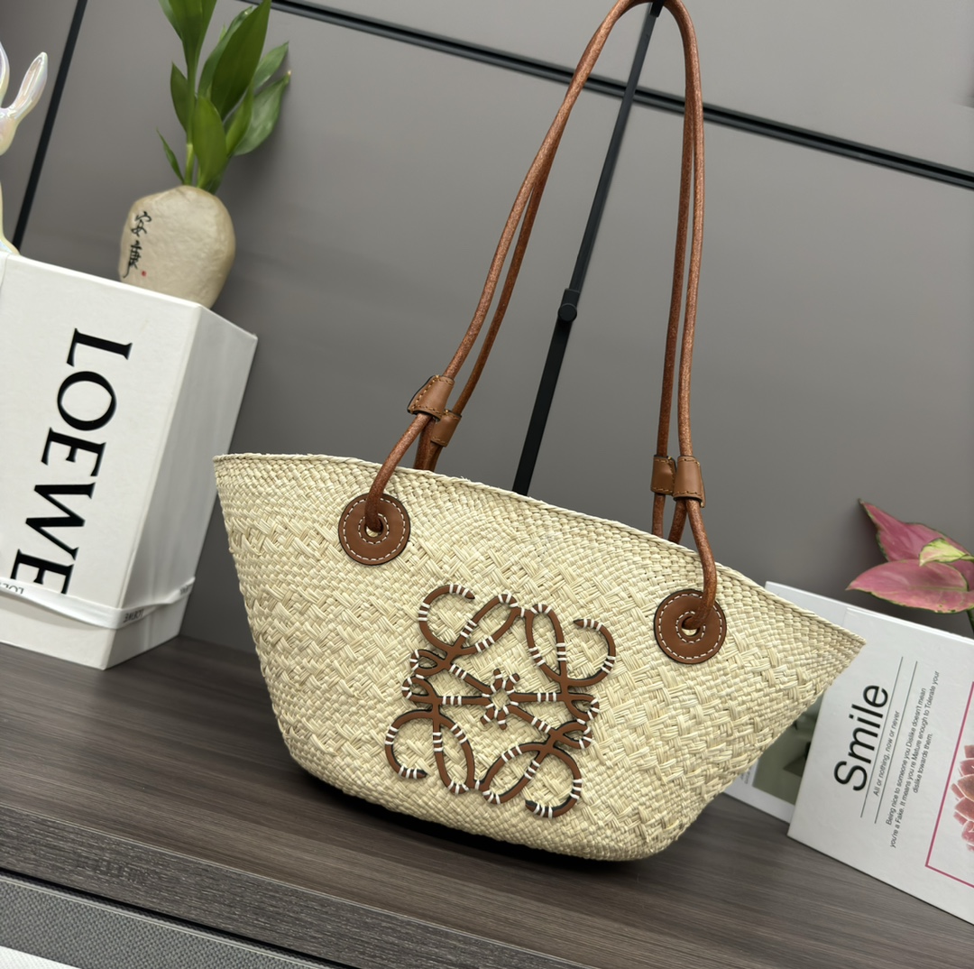 新作通販 超美品 ロエベ アナグラム バスケットバッグ