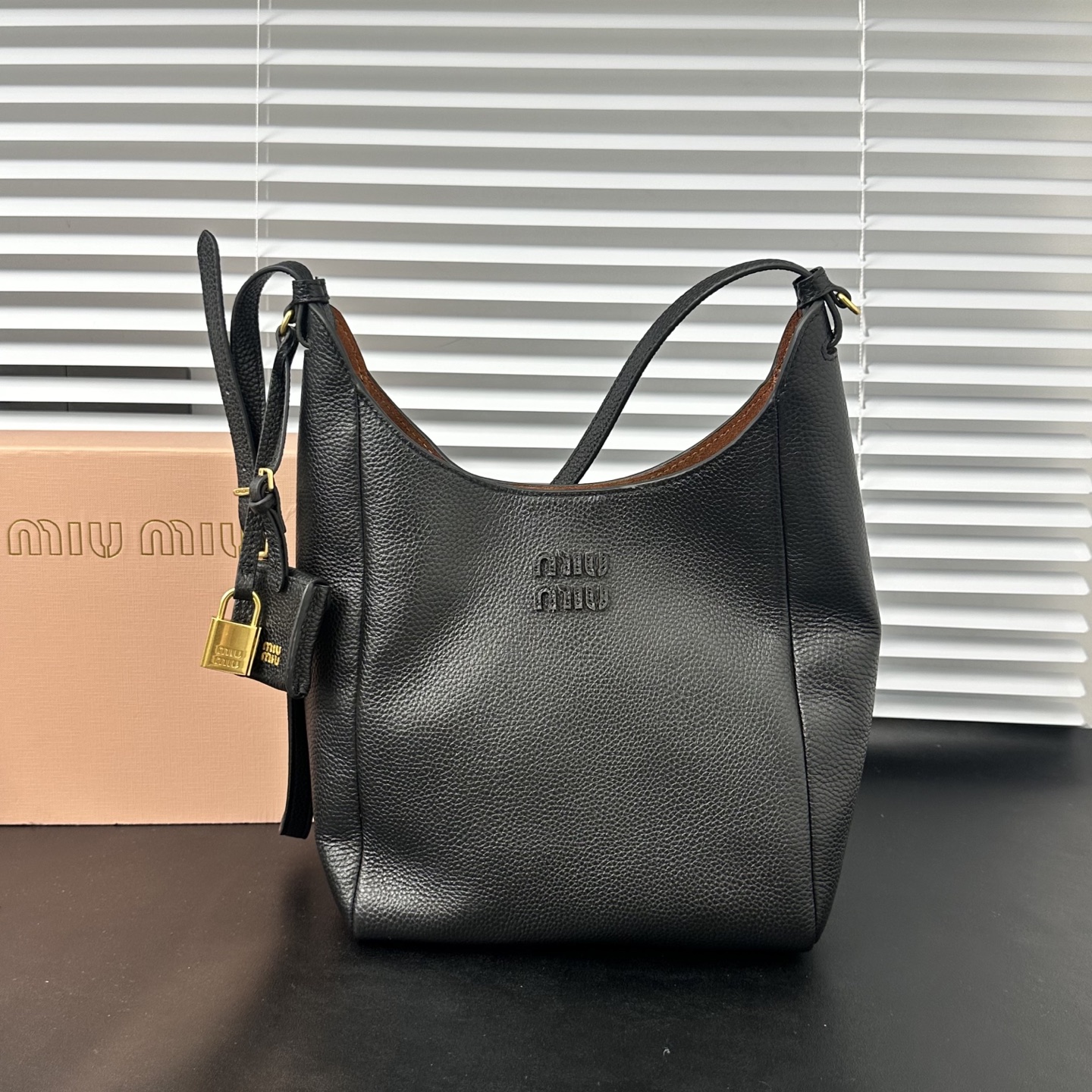 新作通販 超美品 ミュウミュウ 鞄 バケットバッグ