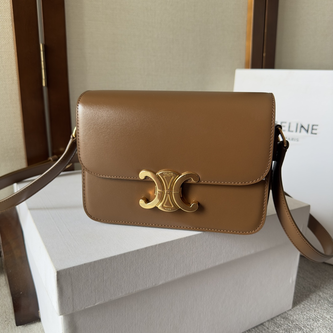 新作通販 超美品 セリーヌ 鞄 ショルダーバッグ 2512