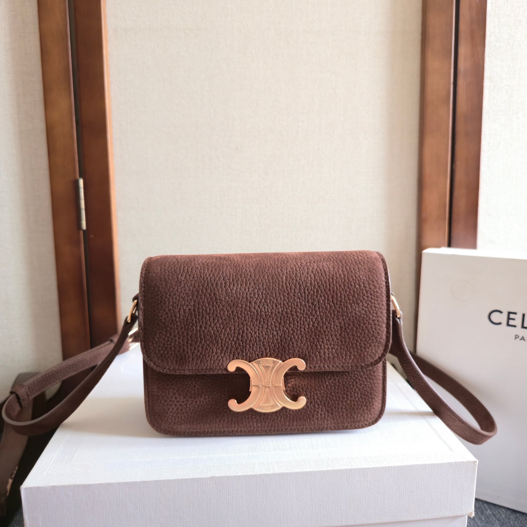新作通販 超美品 セリーヌ 鞄 ティーントリオンフ