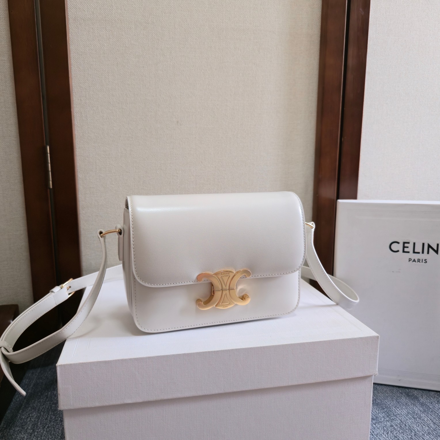 新作通販 超美品 セリーヌ 鞄 ティーントリオンフ 2512