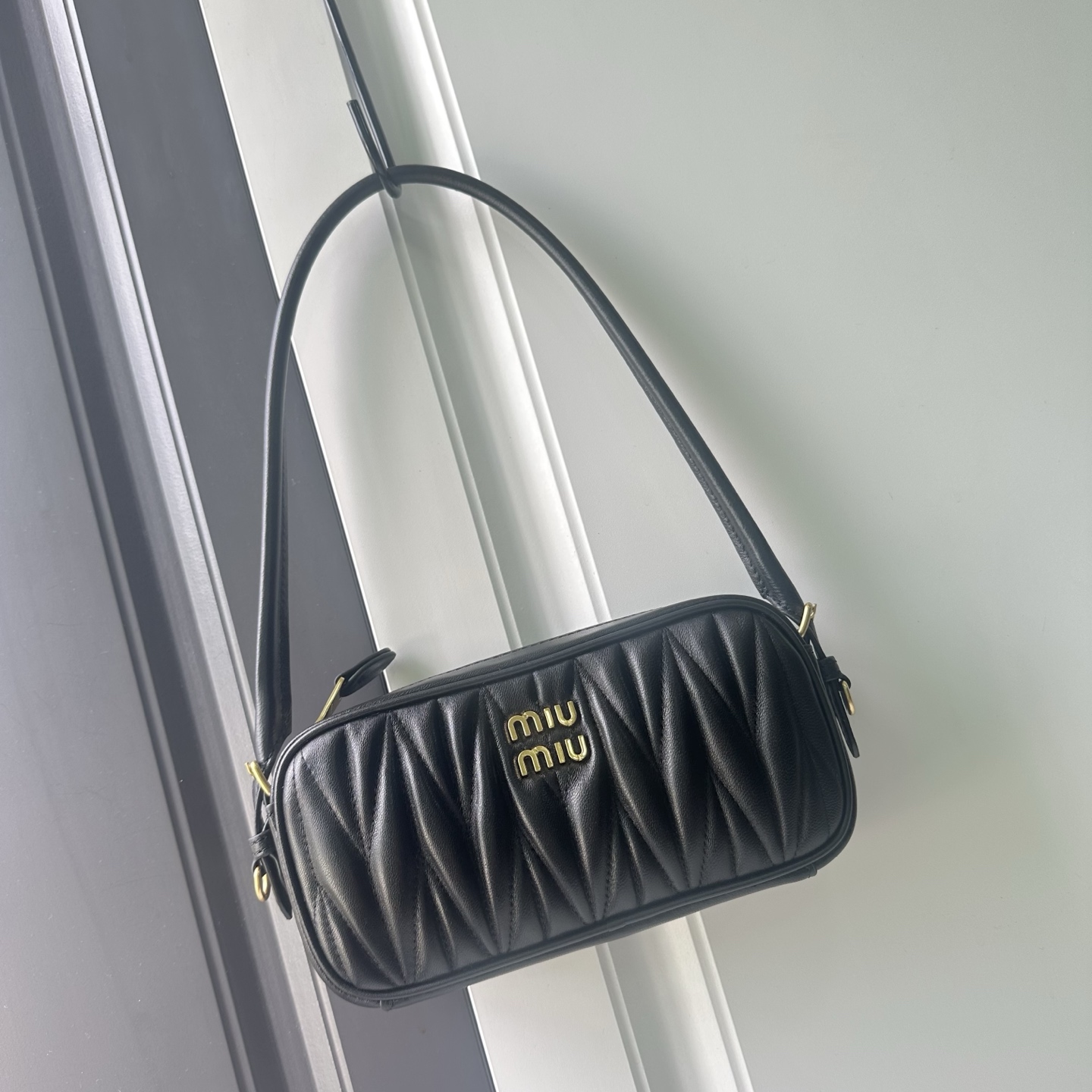 新作通販 超美品 ミュウミュウ 鞄 ポーチ ハンドバッグ