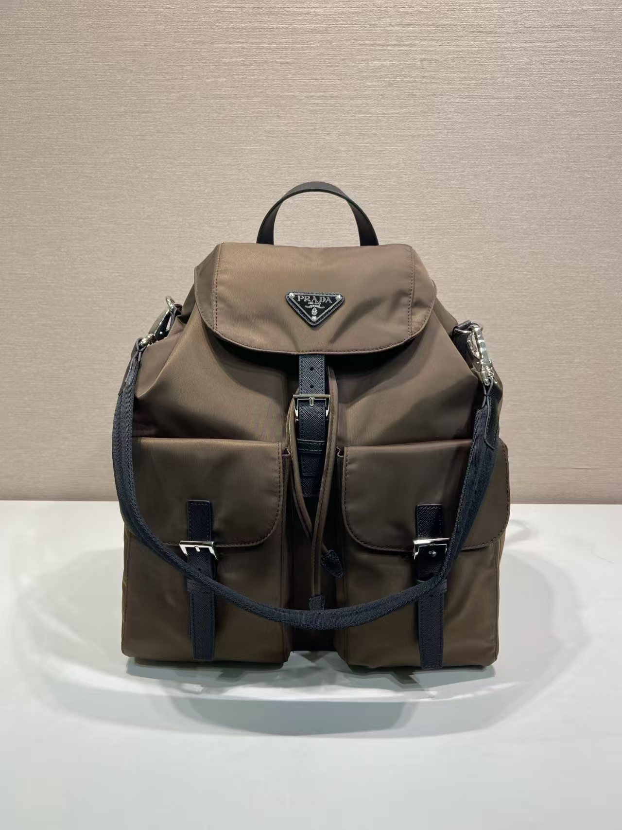 新作通販 超美品 プラダ 鞄 Re-Nylon 後背包 リュック 2512