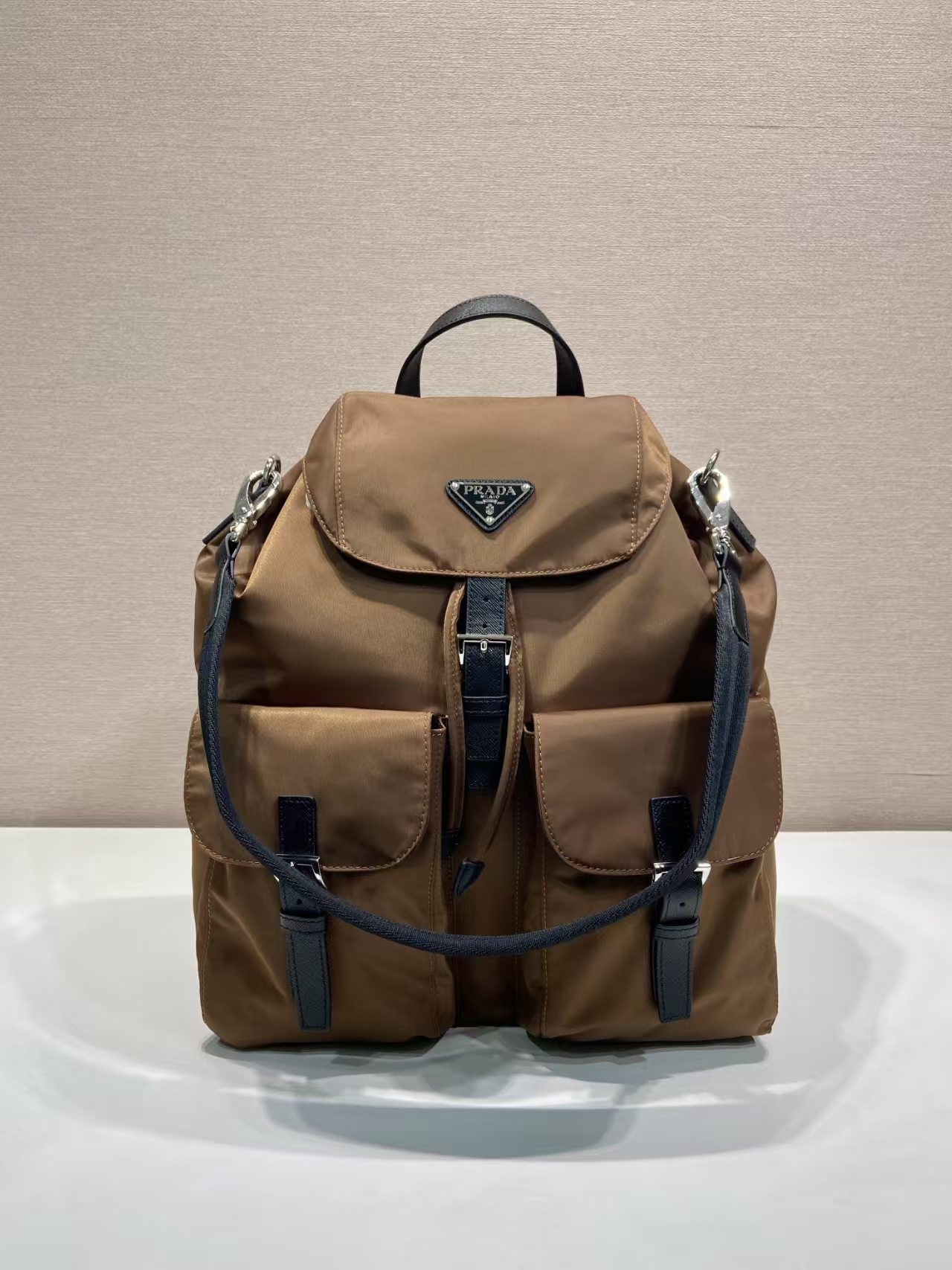 新作通販 超美品 プラダ 鞄 Re-Nylon 後背包 リュック 2512