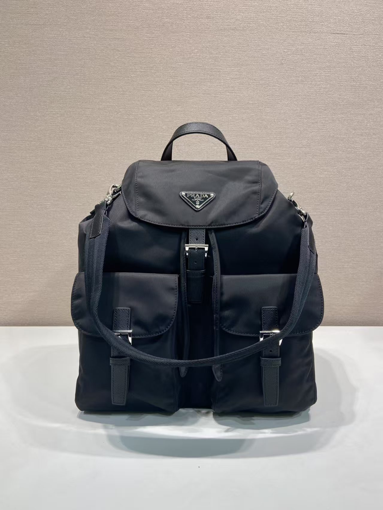 新作通販 超美品 プラダ 鞄 Re-Nylon 後背包 リュック