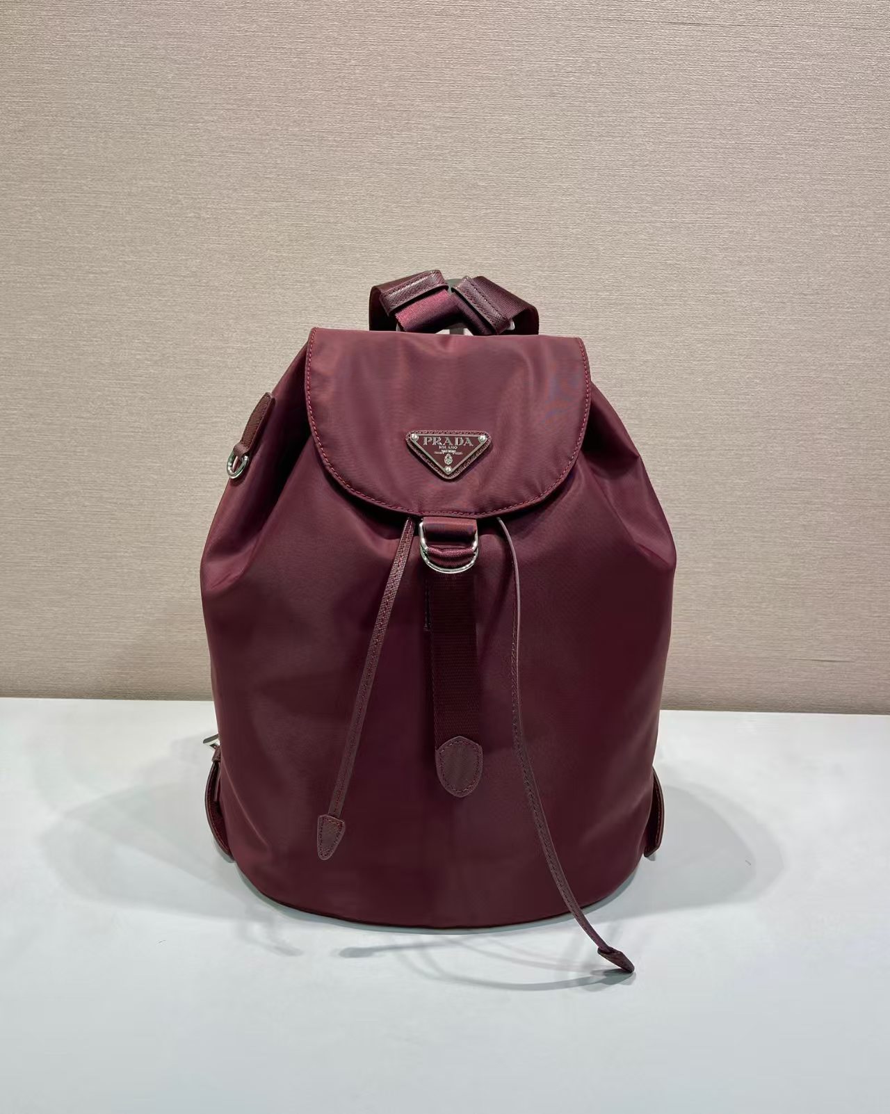 新作通販 超美品 プラダ 鞄 Re-Nylon 後背包 リュック 2512