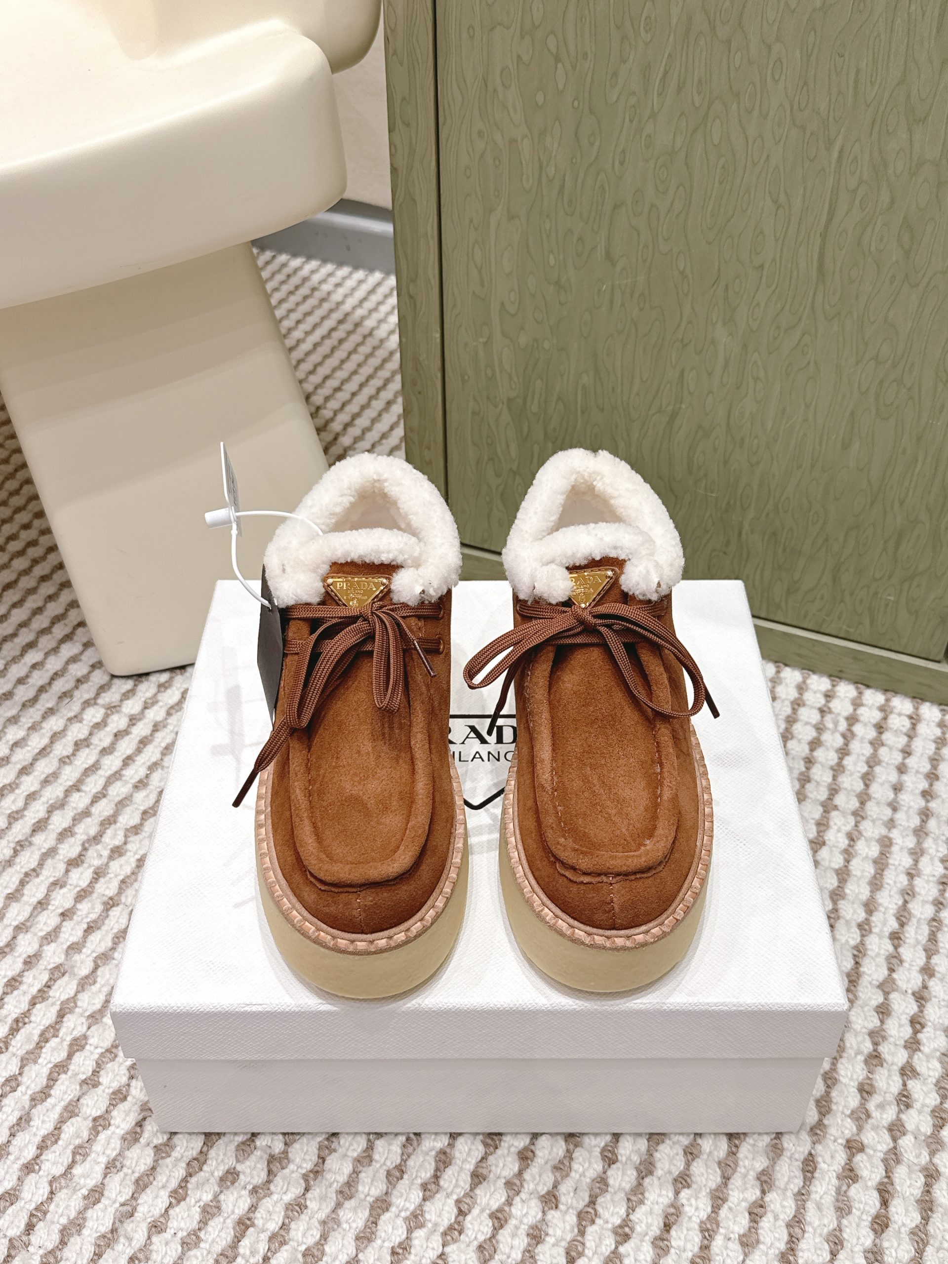 ☆美品☆ プラダ 暖か靴 安い 滑らな ブーツ レディース