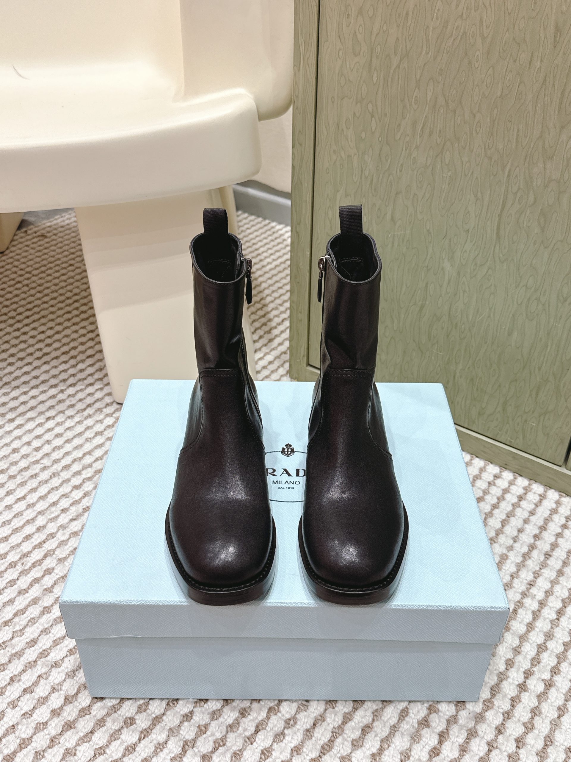 新着ブーツ買取 プラダ ショートレインブーツ レディース