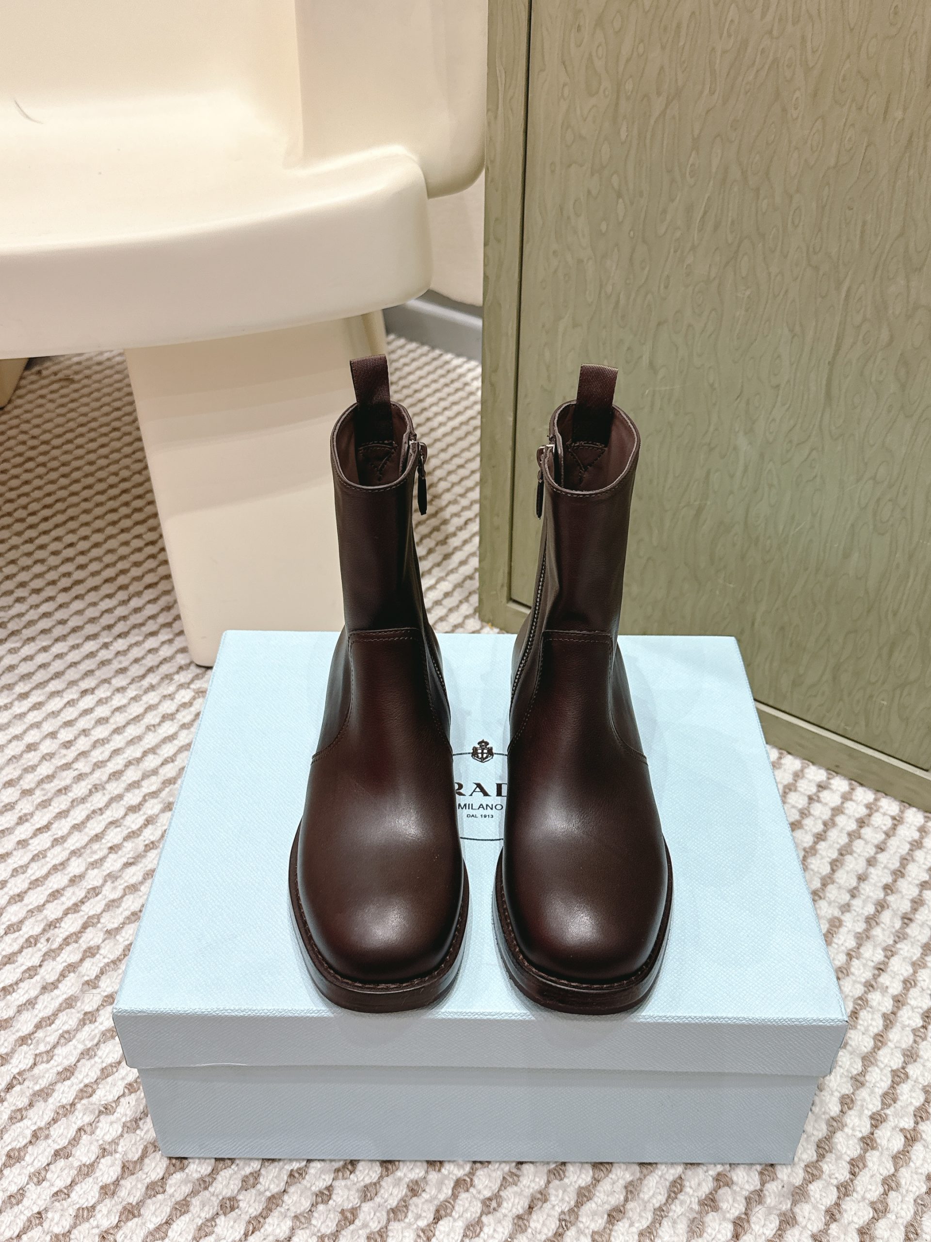 新着ブーツ買取 プラダ ショートレインブーツ レディース